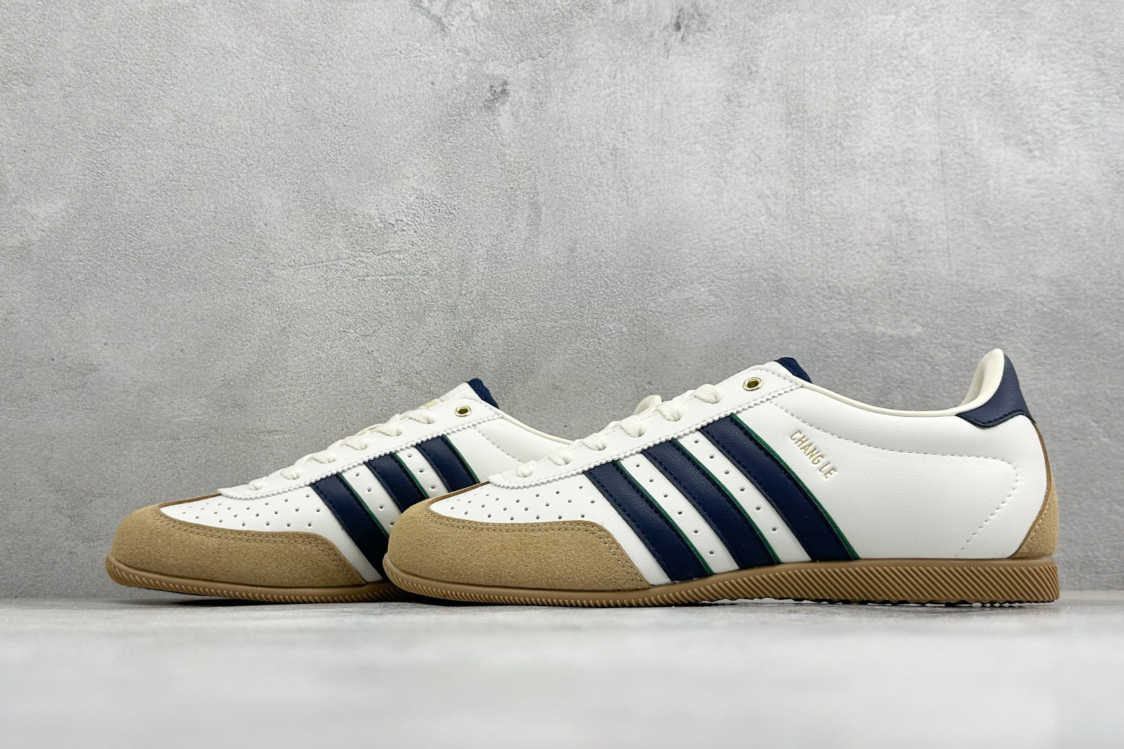 Adidas Originals Changle系列 阿迪达斯 三叶草 百搭低帮休闲运动板鞋 货号：LA1355 Siz