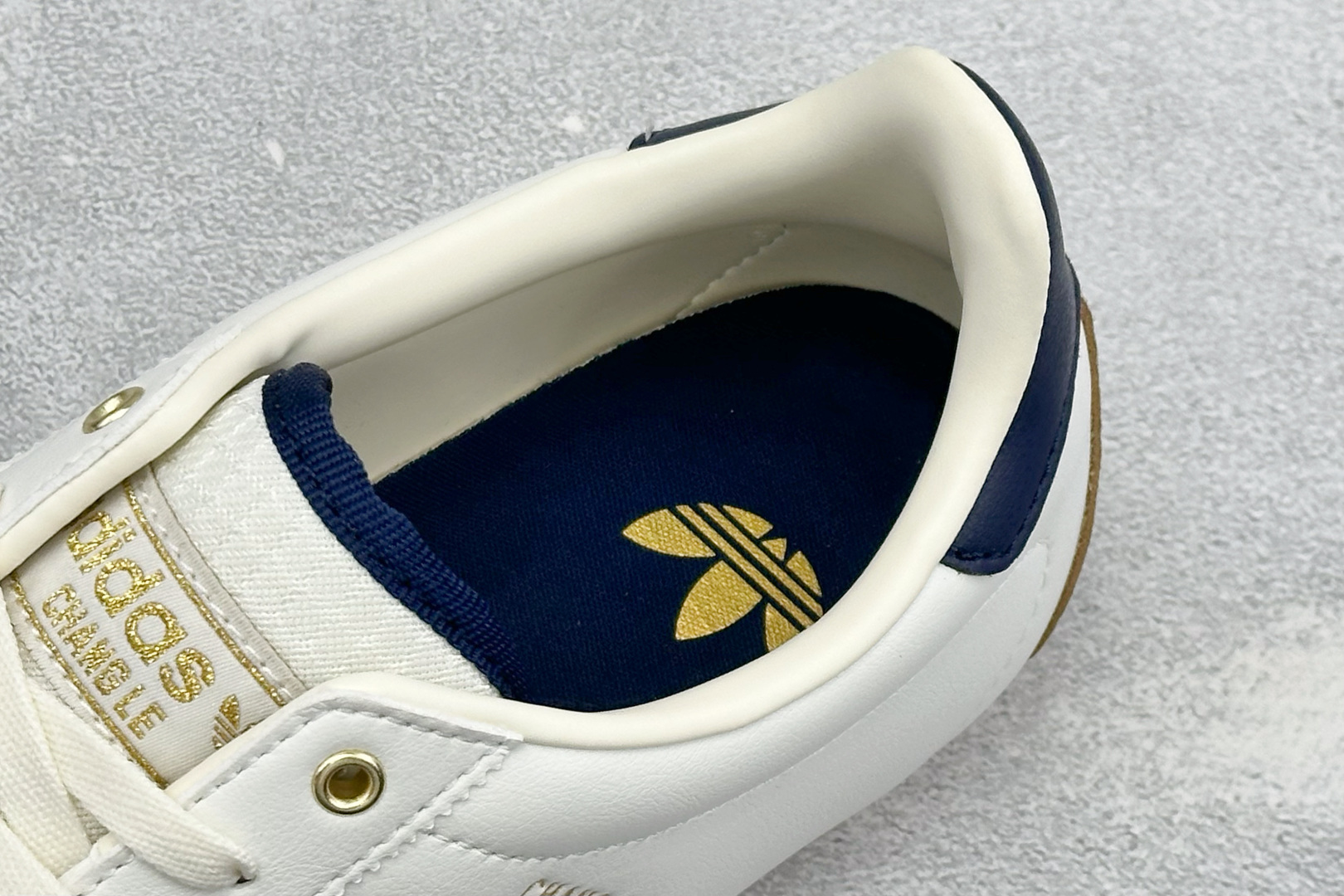Adidas Originals Changle系列 阿迪达斯 三叶草 百搭低帮休闲运动板鞋 货号：LA1355 Siz