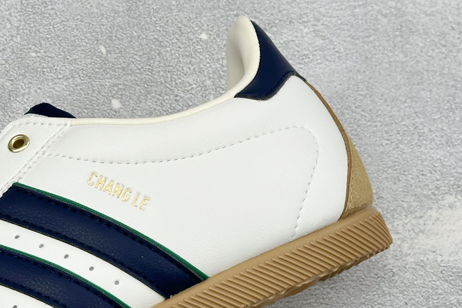 Adidas Originals Changle系列 阿迪达斯 三叶草 百搭低帮休闲运动板鞋 货号：LA1355 Siz