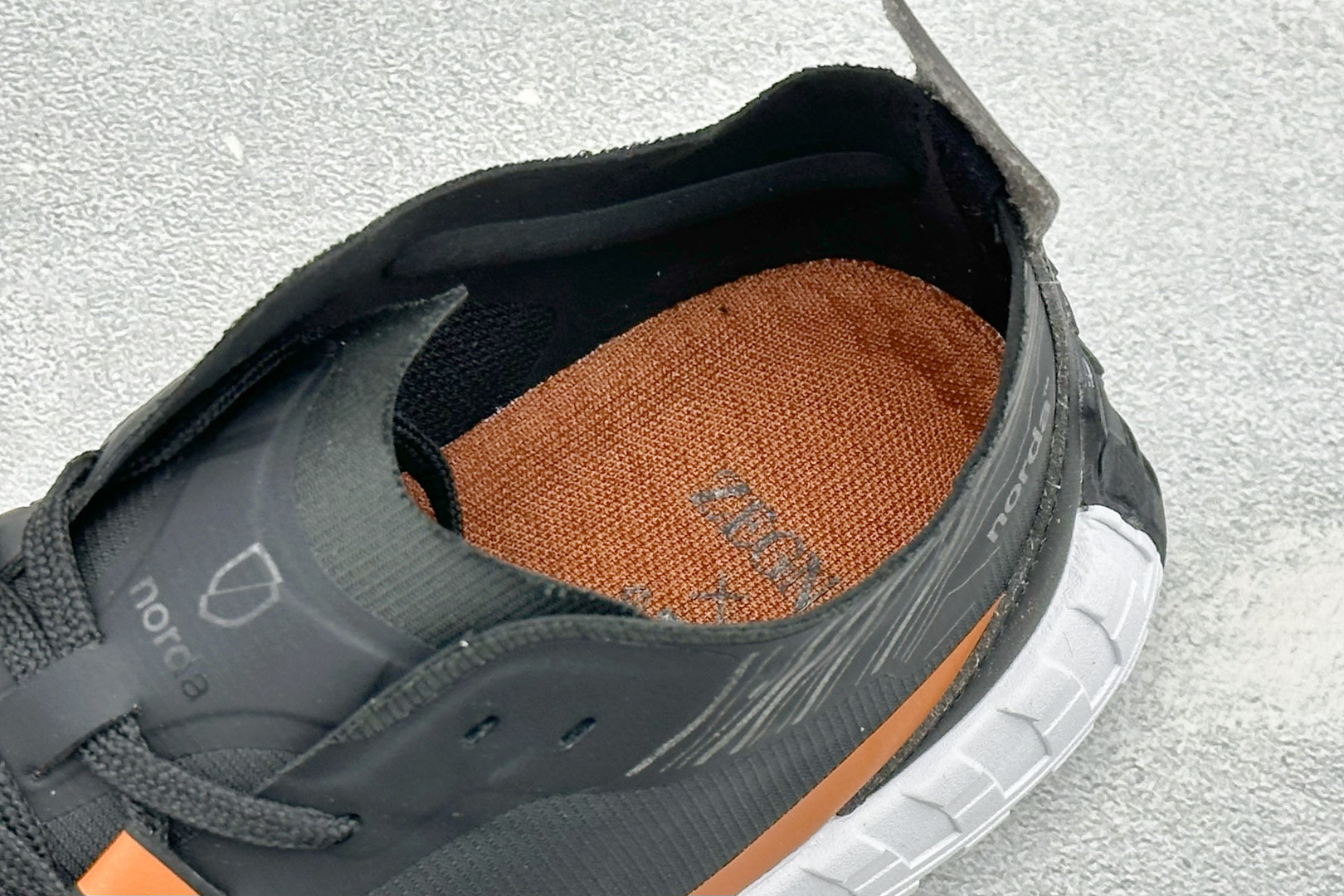 诺达NORDA 001 Dyneema 徒步山地碎石路 越野跑鞋系列 诺达 NORDA史上最轻量的越野竞速鞋款。Bio-