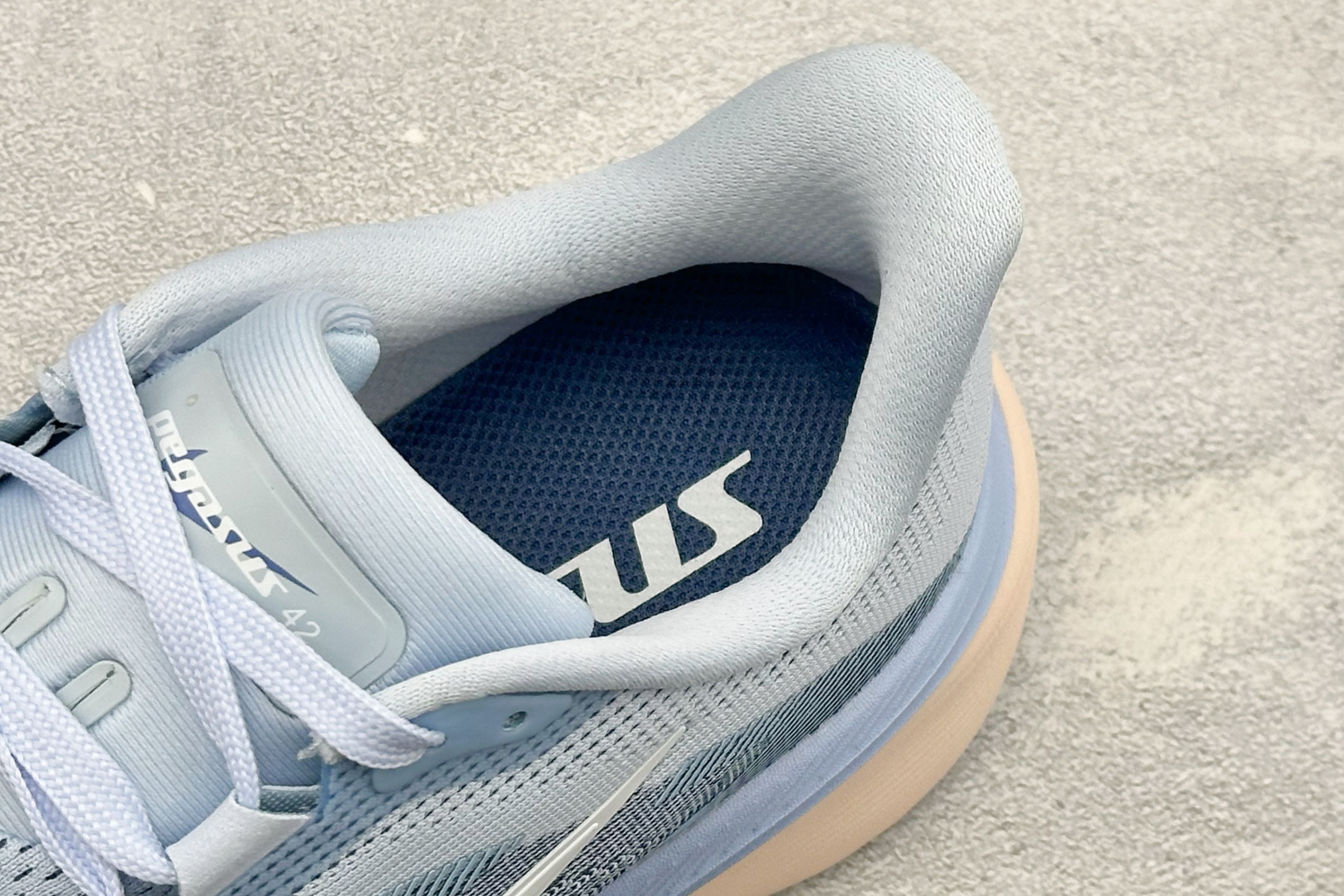 BF版Nike Air Zoom Pegasus 42 耐克网面透气轻便耐磨跑鞋 货号:IB1881-400 尺码:36 BF版Nike Air Zoom Pegasus 42 耐克网面透气轻便耐磨跑鞋 货号:IB1881-400 尺码:36