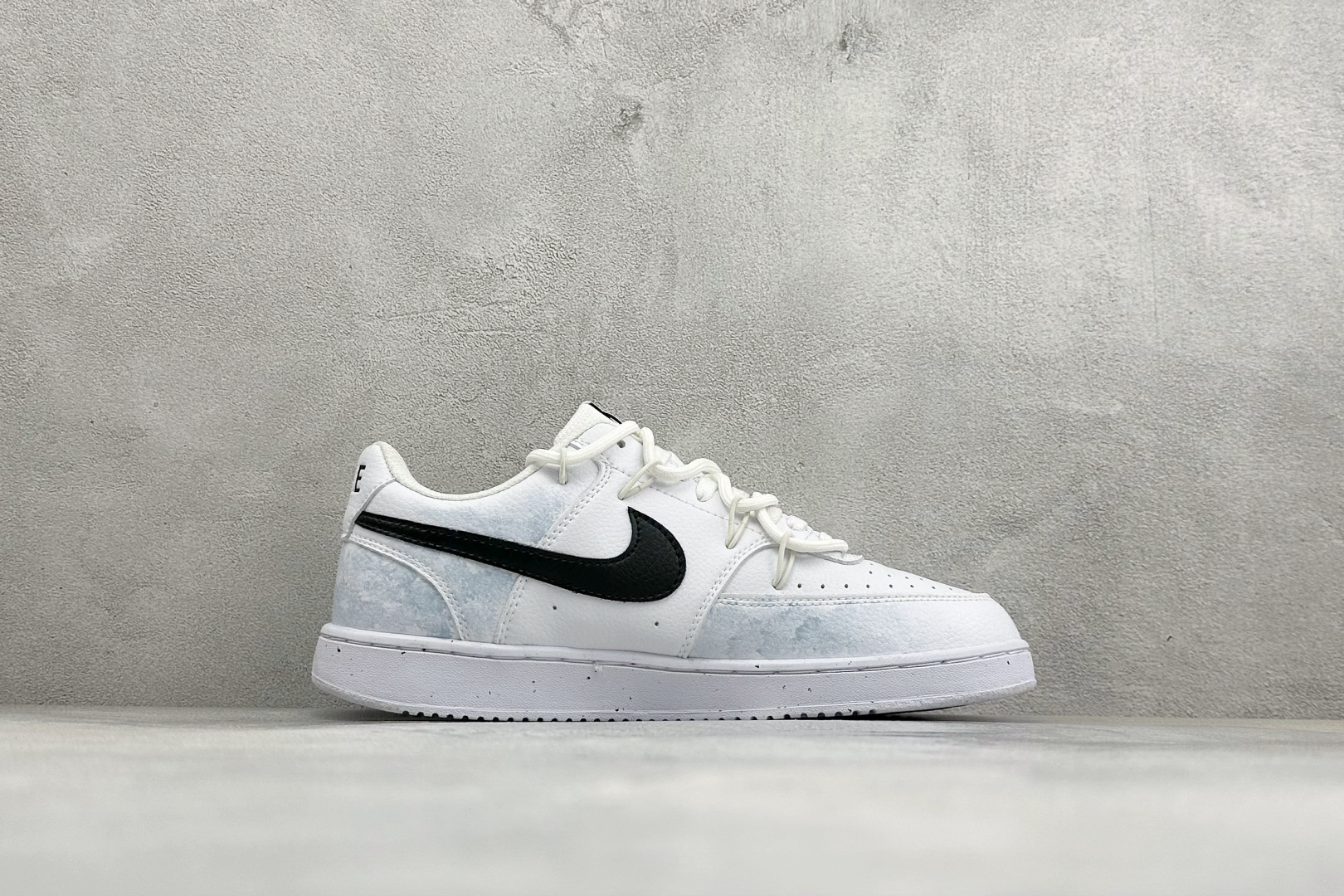 Nike Court Vision Low 手绘涂鸦 休闲运动板鞋 低帮百搭透气休闲运动板鞋，经典耐用的设计，兼顾舒适脚