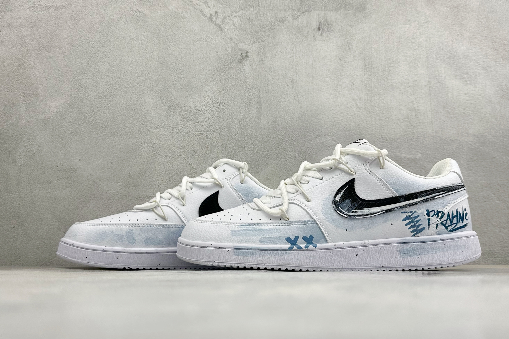 Nike Court Vision Low 手绘涂鸦 休闲运动板鞋 低帮百搭透气休闲运动板鞋，经典耐用的设计，兼顾舒适脚