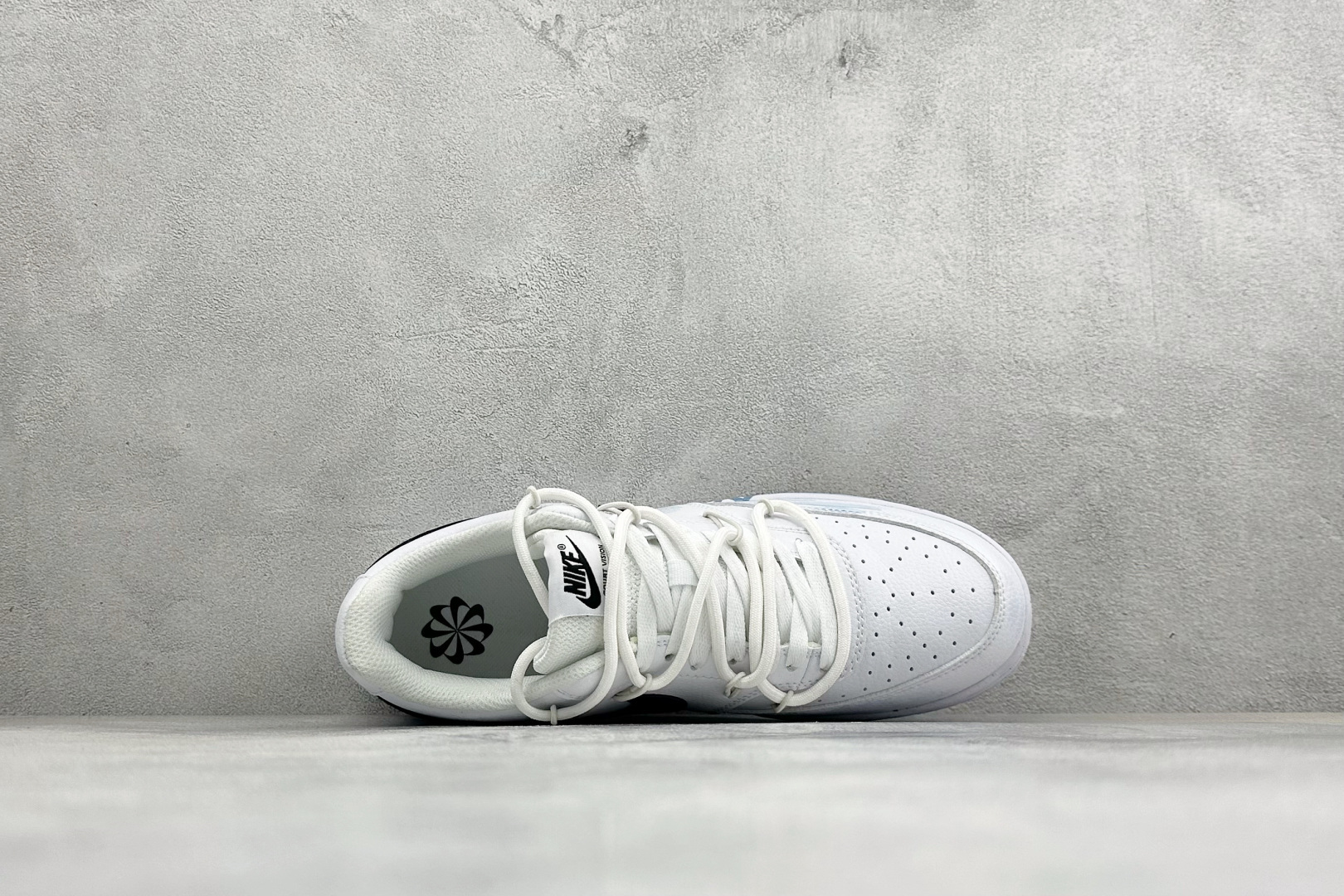 Nike Court Vision Low 手绘涂鸦 休闲运动板鞋 低帮百搭透气休闲运动板鞋，经典耐用的设计，兼顾舒适脚