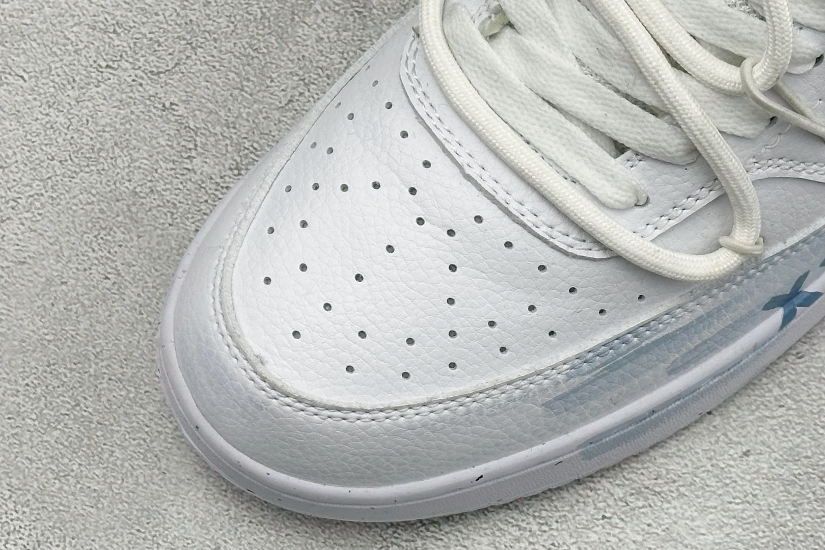 Nike Court Vision Low 手绘涂鸦 休闲运动板鞋 低帮百搭透气休闲运动板鞋，经典耐用的设计，兼顾舒适脚