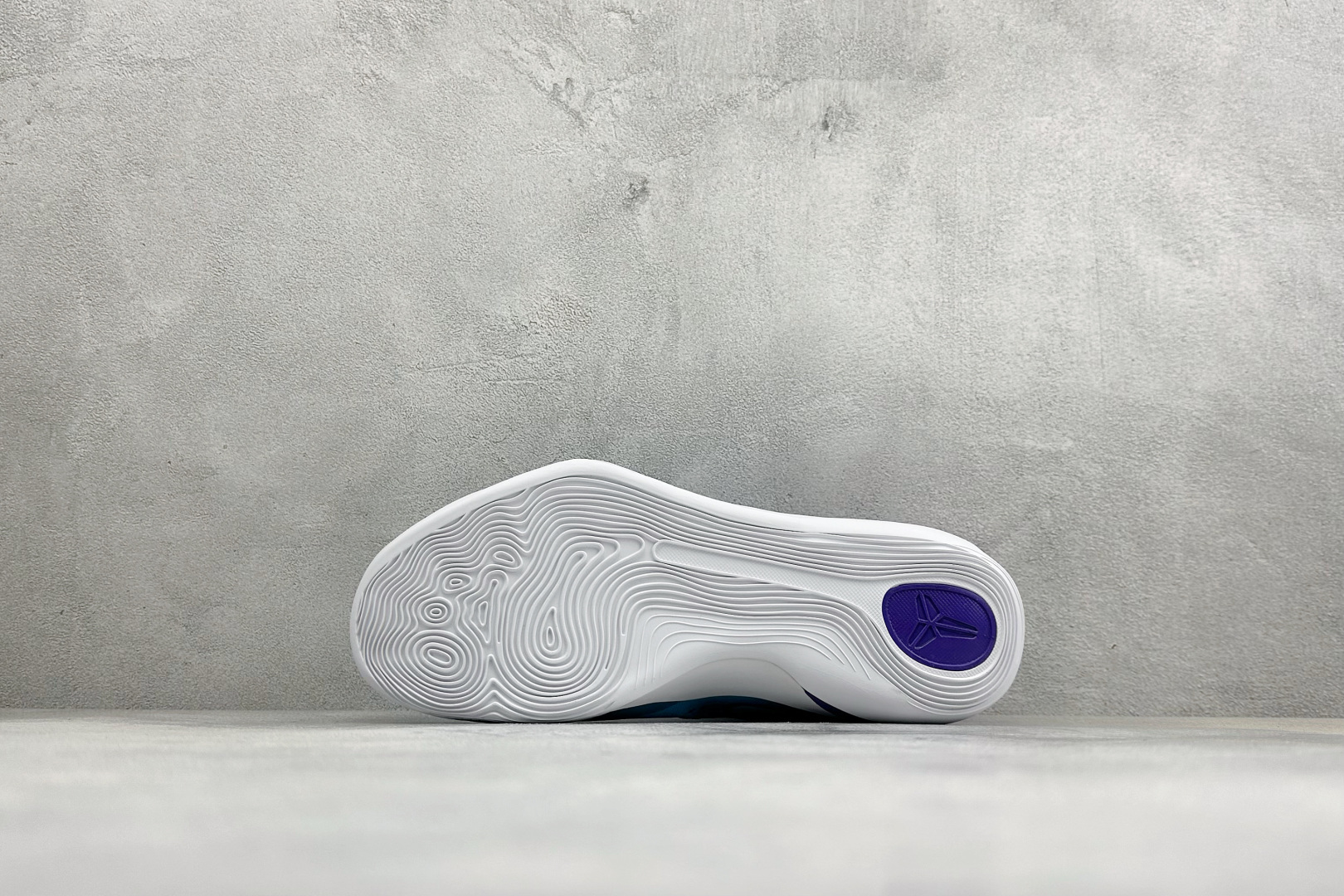 灭世Nike Kobe 9 Stitches Low 科比9代 实战篮球鞋 #原楦打造灵动版型 鞋头腰身后跟 360°无 灭世Nike Kobe 9 Stitches Low 科比9代 实战篮球鞋 #原楦打造灵动版型 鞋头腰身后跟 360°无