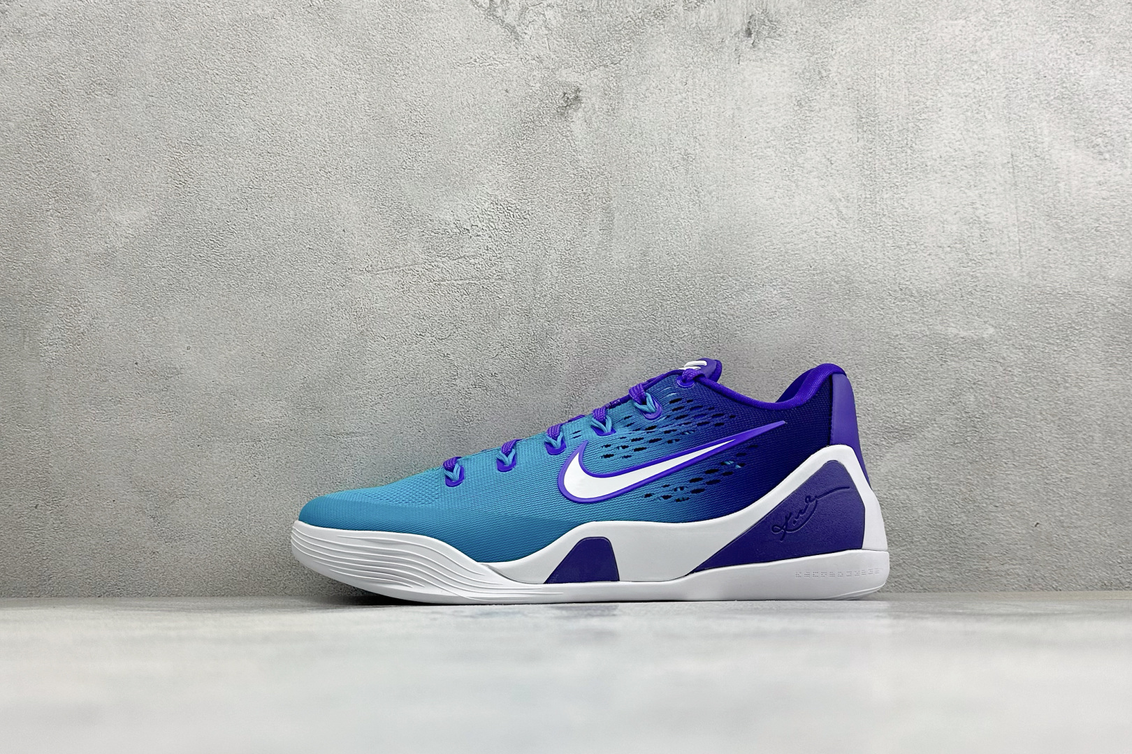 灭世Nike Kobe 9 Stitches Low 科比9代 实战篮球鞋 #原楦打造灵动版型 鞋头腰身后跟 360°无