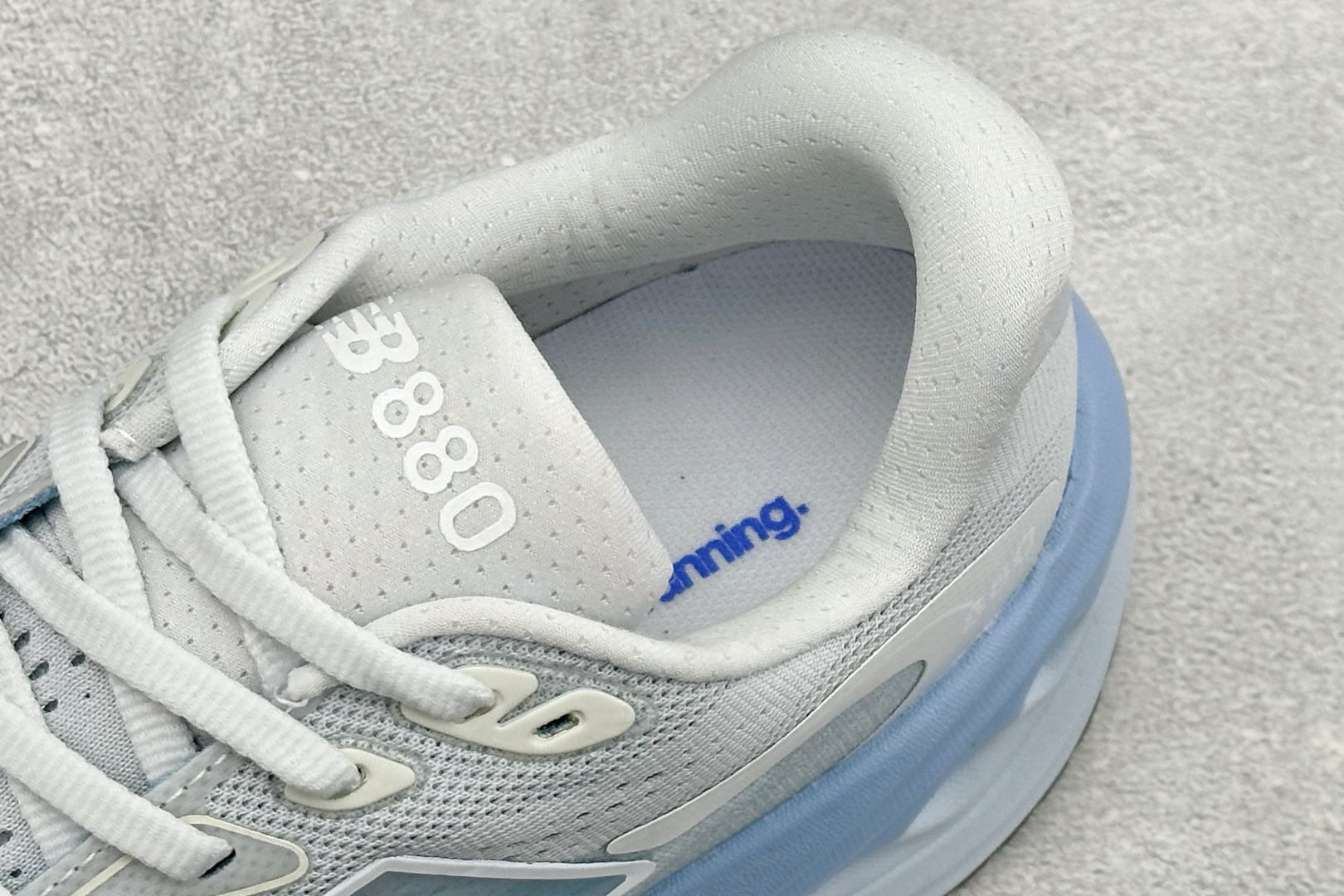 新百伦New Balance Fresh FoamXNB880 柔软舒适防滑耐磨低帮休闲跑步鞋 货号：W880E16 尺