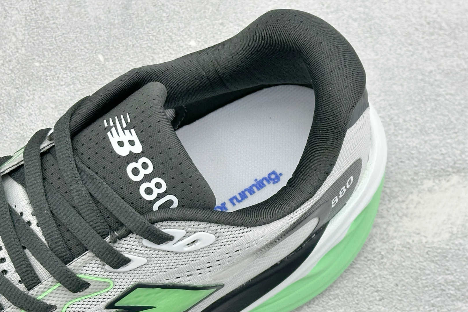 新百伦New Balance Fresh FoamXNB880 柔软舒适防滑耐磨低帮休闲跑步鞋 货号：M880D16 尺