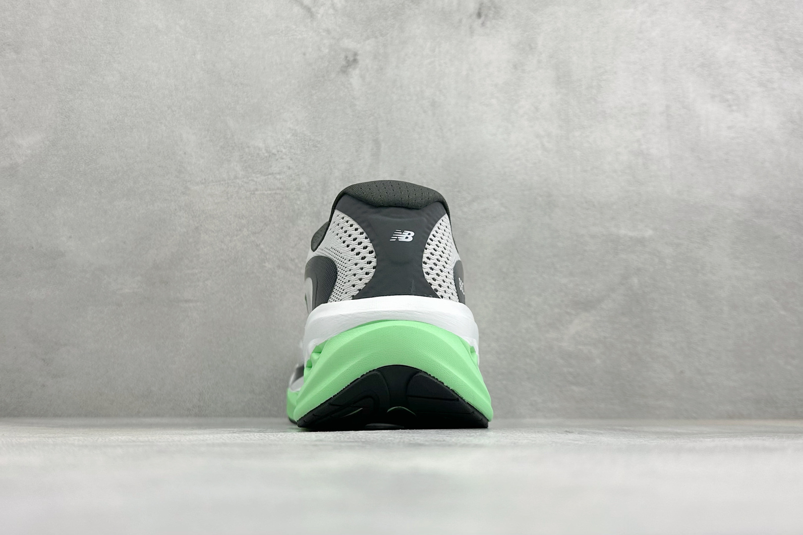 新百伦New Balance Fresh FoamXNB880 柔软舒适防滑耐磨低帮休闲跑步鞋 货号：M880D16 尺