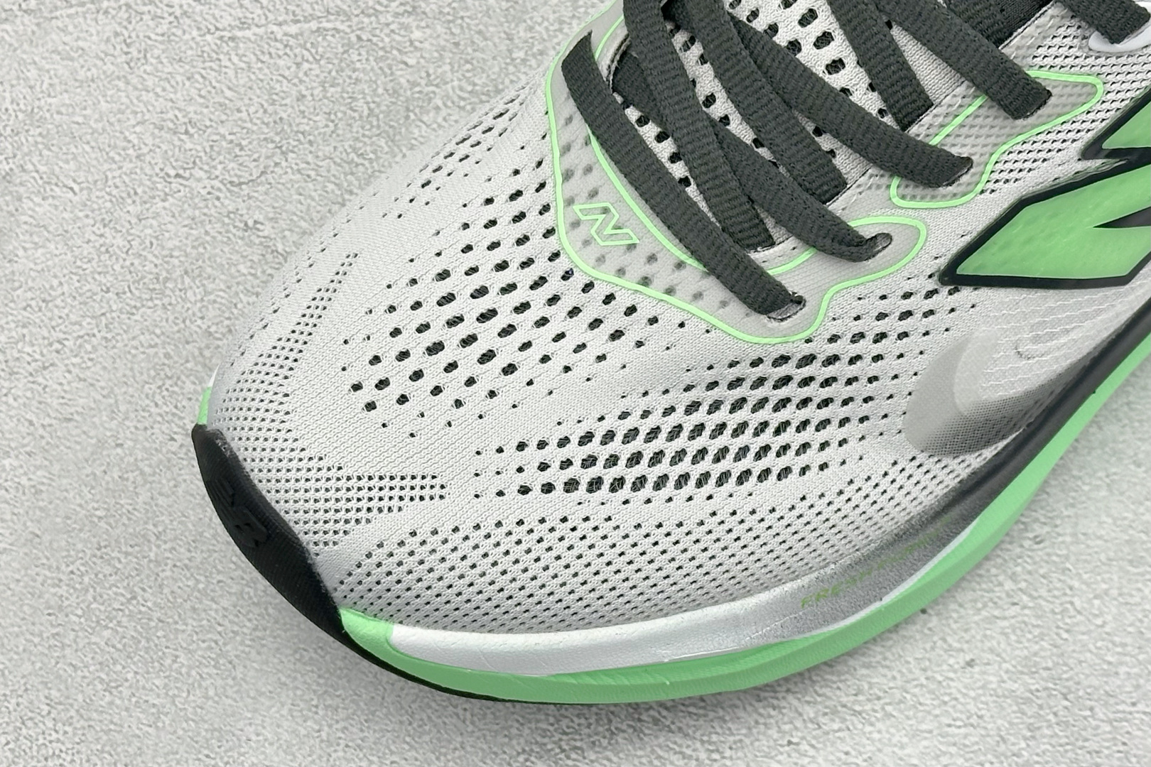 新百伦New Balance Fresh FoamXNB880 柔软舒适防滑耐磨低帮休闲跑步鞋 货号：M880D16 尺