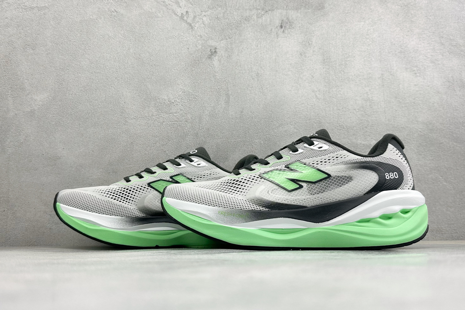 新百伦New Balance Fresh FoamXNB880 柔软舒适防滑耐磨低帮休闲跑步鞋 货号：M880D16 尺