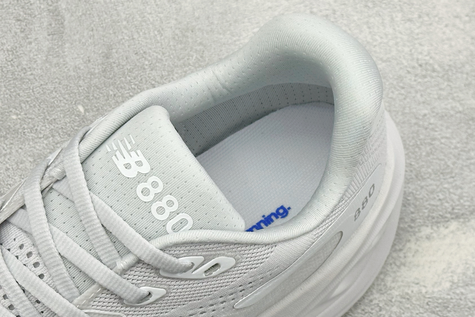 新百伦New Balance Fresh FoamXNB880 柔软舒适防滑耐磨低帮休闲跑步鞋 货号：M880C16 尺