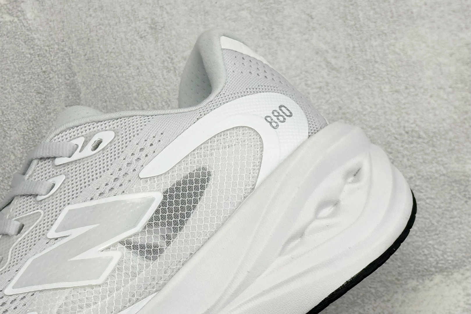 新百伦New Balance Fresh FoamXNB880 柔软舒适防滑耐磨低帮休闲跑步鞋 货号：M880C16 尺