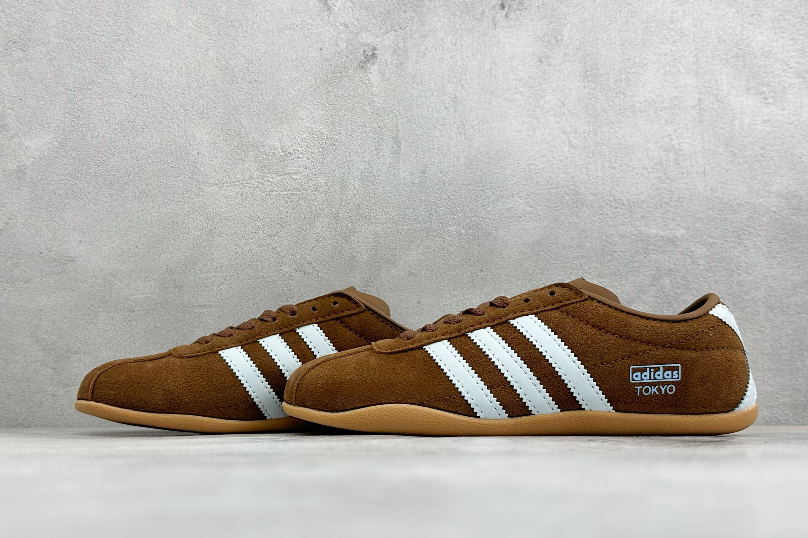 Adidas Tokyo W 阿迪达斯 舒适百搭经典休闲运动鞋 鞋面设计舒适贴合脚面 同时采用柔软材质 穿着轻便舒适 侧