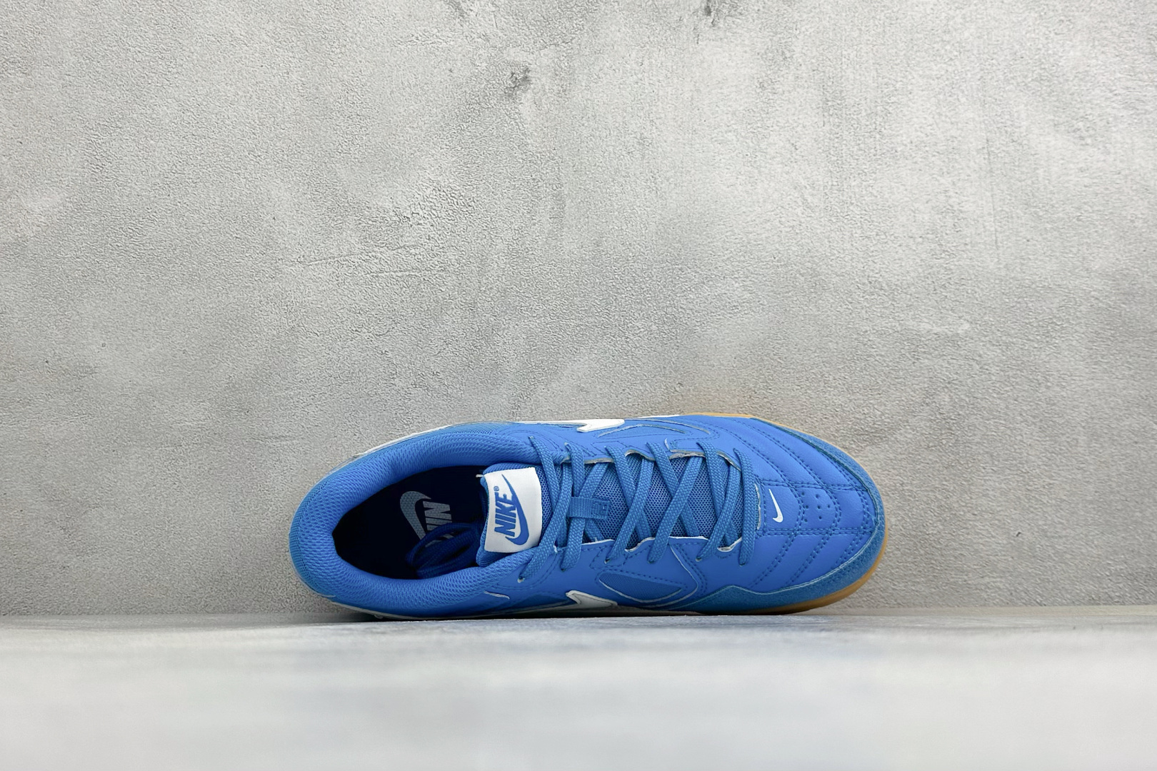 NIKE GATO 低帮生活休闲鞋 透气网布眼融入皮革，织和物合成材质覆面，营造21世初纪的畅跑美学概念。泡棉中底盈轻缓
