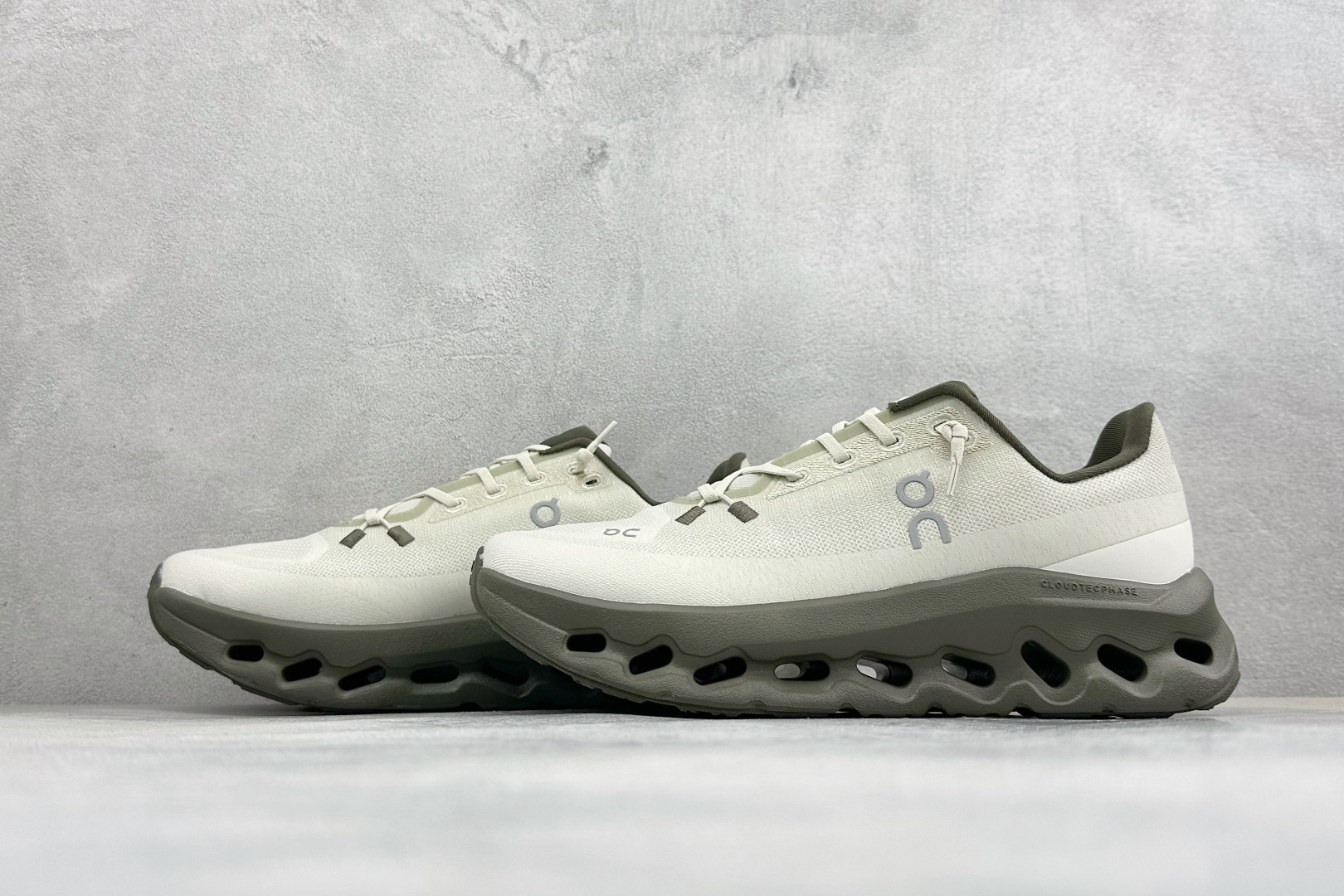 终端放店 XF版On昂跑 Cloudtiit CL 户外街头机能风跑步鞋 Cloud Hi Edge户外机能融合街头潮流 终端放店 XF版On昂跑 Cloudtiit CL 户外街头机能风跑步鞋 Cloud Hi Edge户外机能融合街头潮流