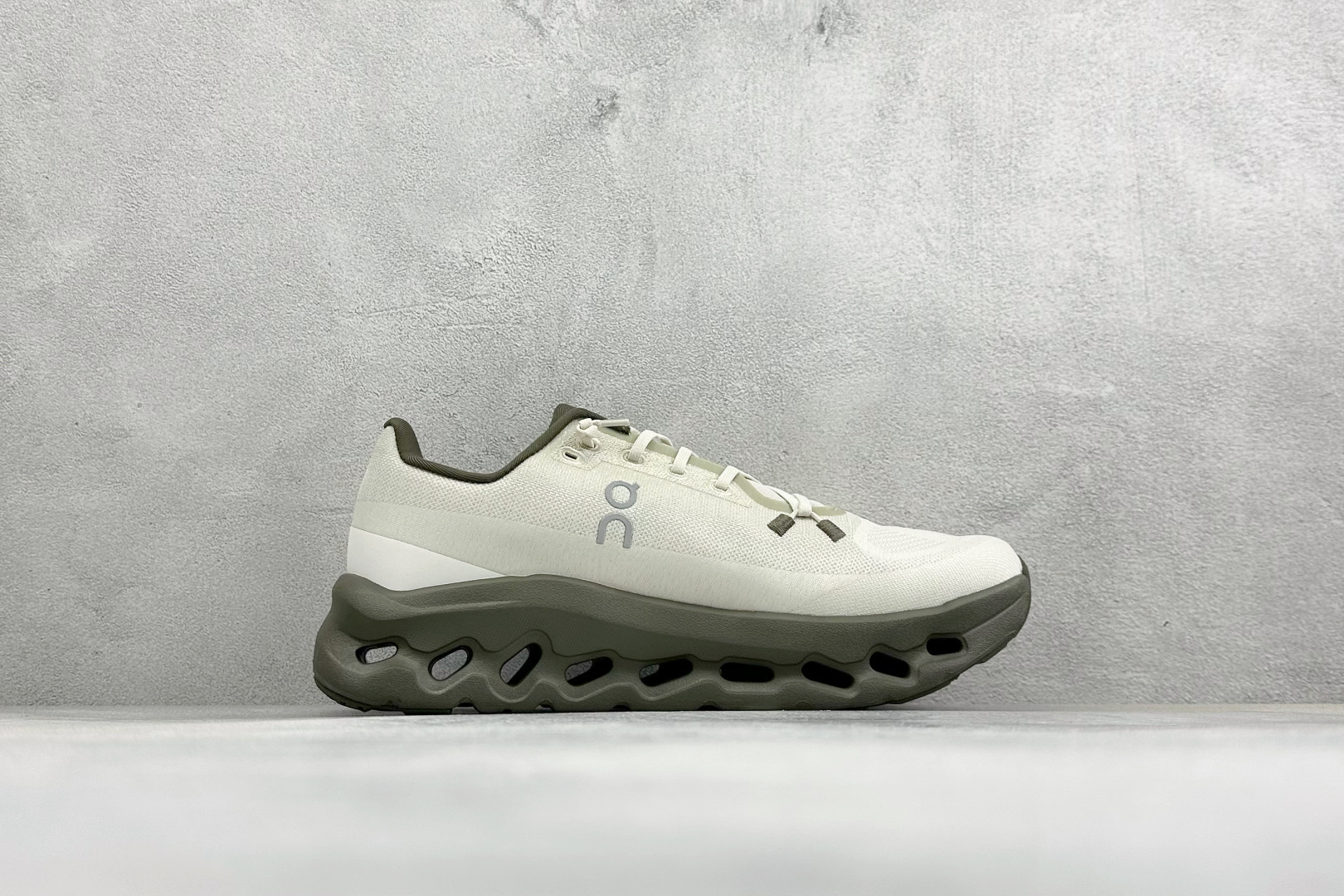 终端放店 XF版On昂跑 Cloudtiit CL 户外街头机能风跑步鞋 Cloud Hi Edge户外机能融合街头潮流 终端放店 XF版On昂跑 Cloudtiit CL 户外街头机能风跑步鞋 Cloud Hi Edge户外机能融合街头潮流