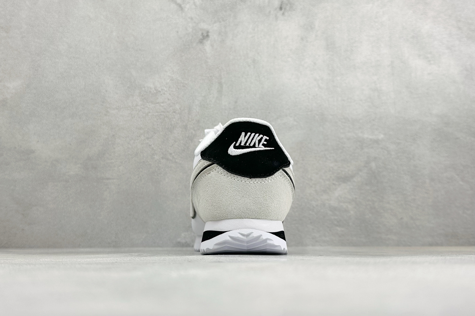 XH版NIKE CORTEZ 经典轻便舒适阿甘休闲跑步鞋 货号：FQ0259-110 尺码：36-45 