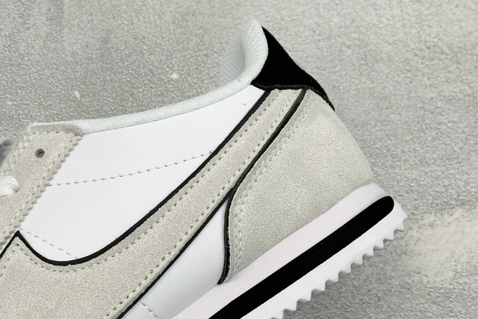 XH版NIKE CORTEZ 经典轻便舒适阿甘休闲跑步鞋 货号：FQ0259-110 尺码：36-45 