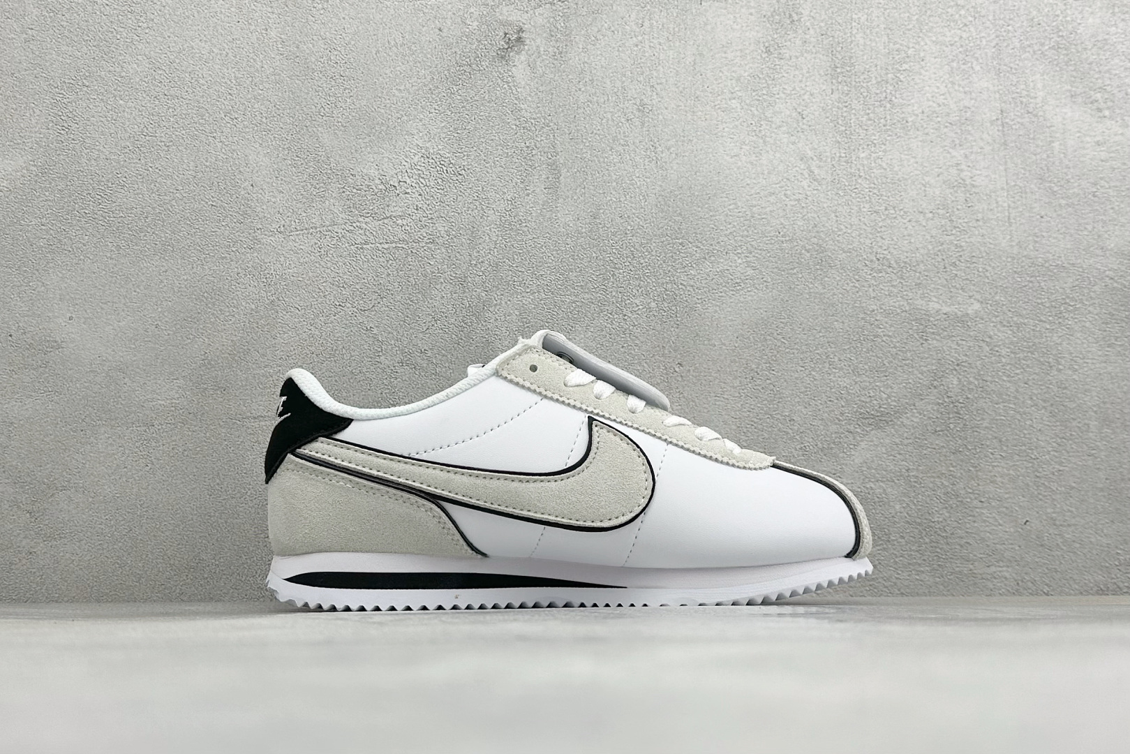 XH版NIKE CORTEZ 经典轻便舒适阿甘休闲跑步鞋 货号：FQ0259-110 尺码：36-45 