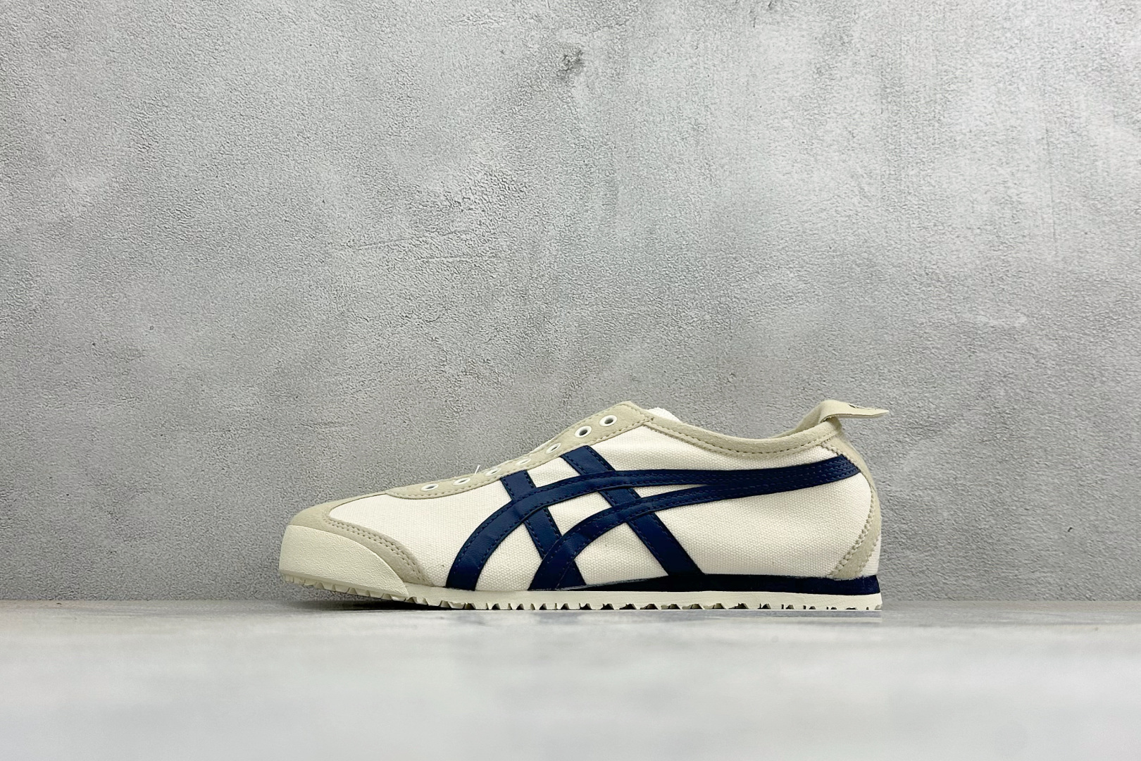 FS版MEXICO 66 SLIP-ON 亚瑟士复古低帮休闲跑鞋 TOKUTEN的灵感来源于80年代的室内用鞋 T-TO