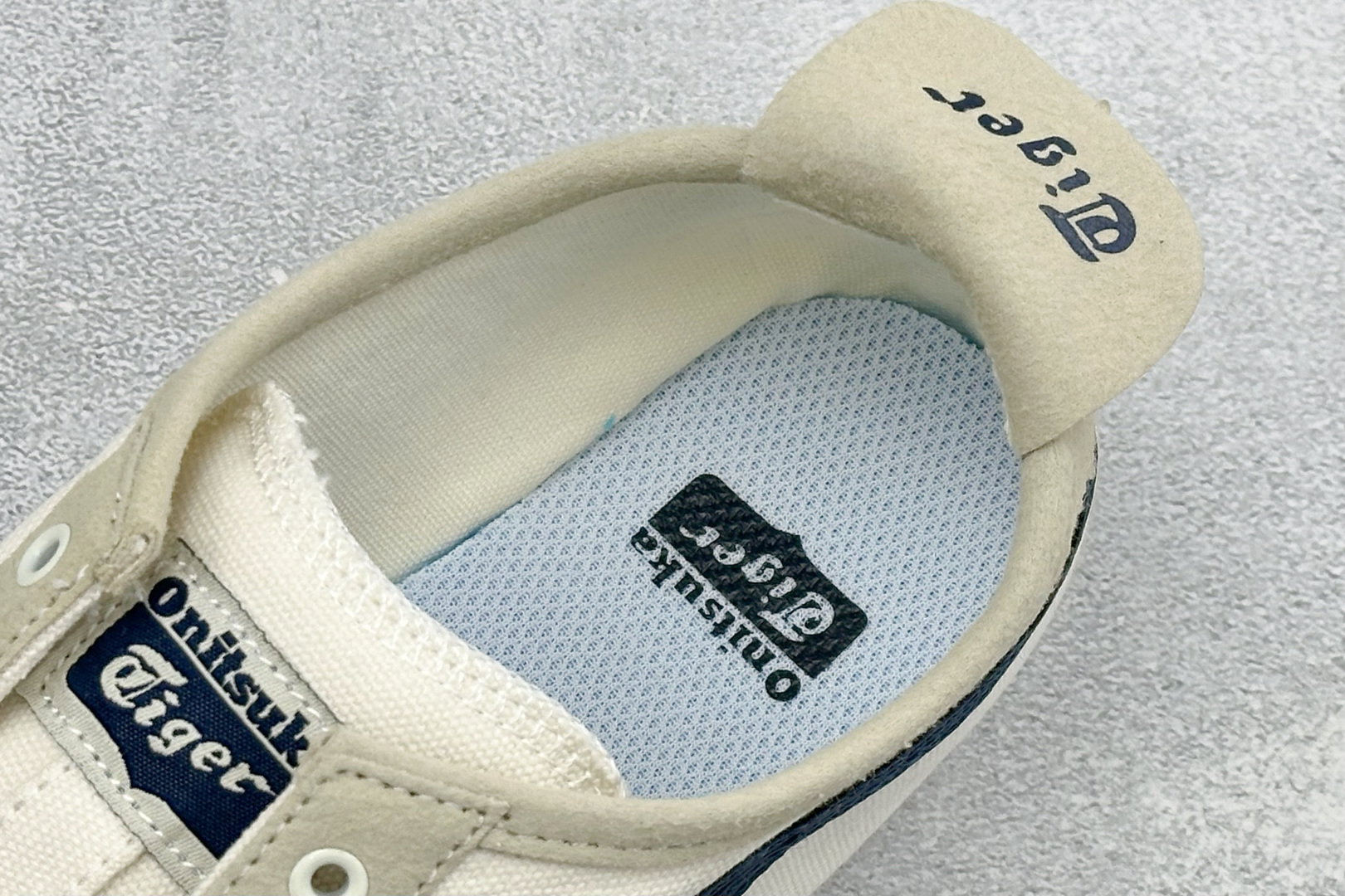 FS版MEXICO 66 SLIP-ON 亚瑟士复古低帮休闲跑鞋 TOKUTEN的灵感来源于80年代的室内用鞋 T-TO FS版MEXICO 66 SLIP-ON 亚瑟士复古低帮休闲跑鞋 TOKUTEN的灵感来源于80年代的室内用鞋 T-TO