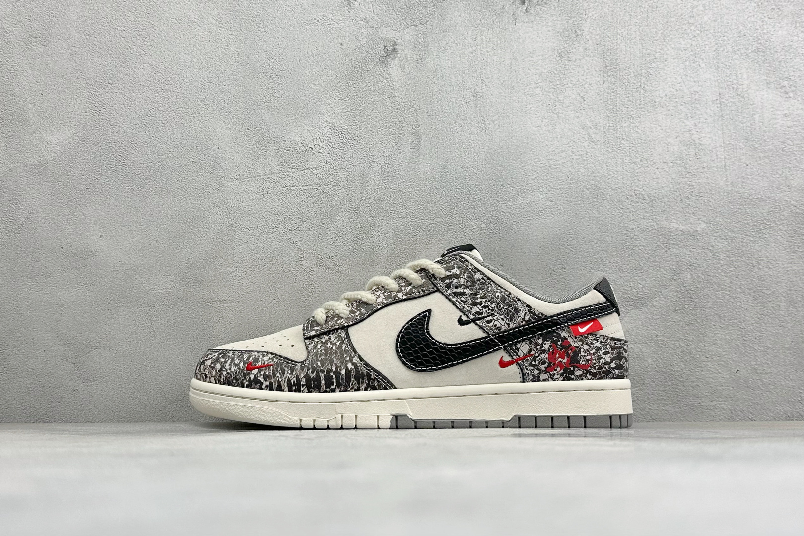 福利特价 Nike Dunk Low Retro 联名 周年高端定制 低帮休闲板鞋 #定制鞋盒 大厂纯原品质出货 超高清 福利特价 Nike Dunk Low Retro 联名 周年高端定制 低帮休闲板鞋 #定制鞋盒 大厂纯原品质出货 超高清