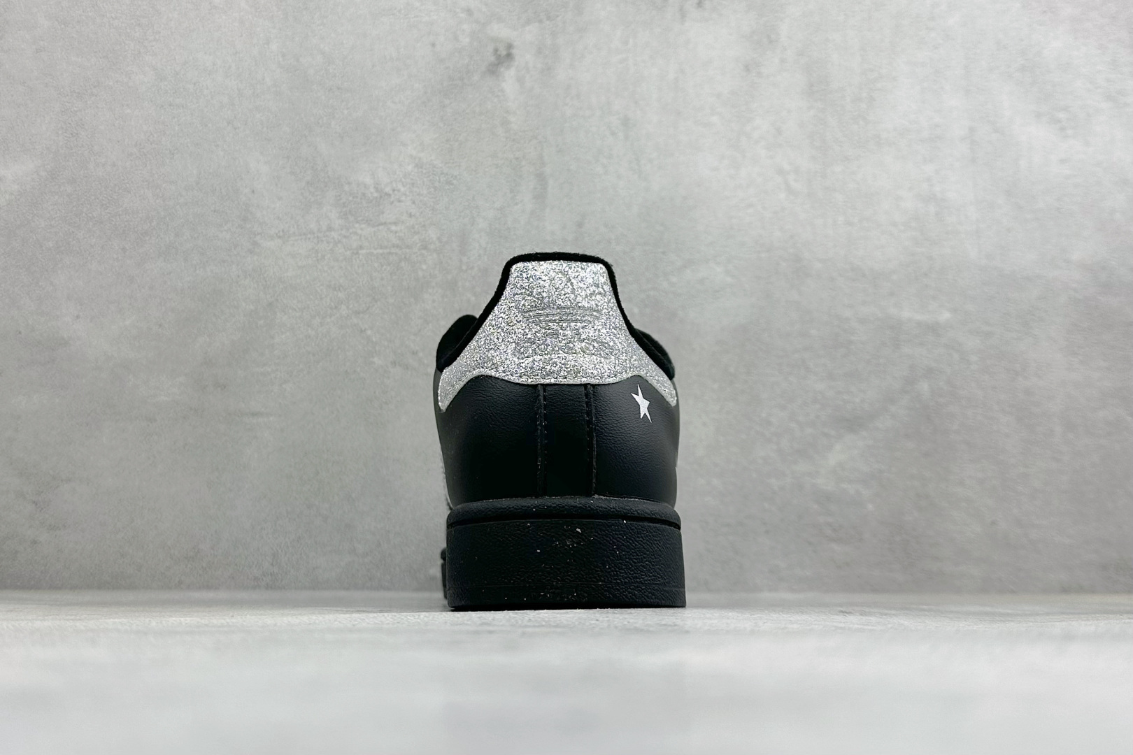 Adidas Originals SUPERSTAR W 贝壳头系列 三叶草低帮经典百搭休闲运动板鞋 货号：JH9977
