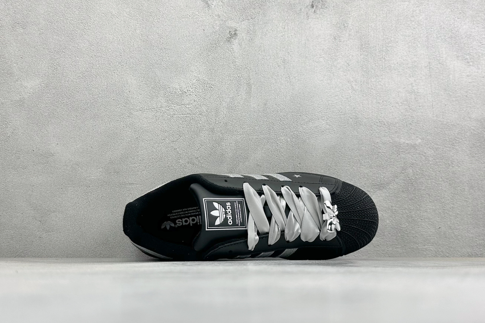 Adidas Originals SUPERSTAR W 贝壳头系列 三叶草低帮经典百搭休闲运动板鞋 货号：JH9977