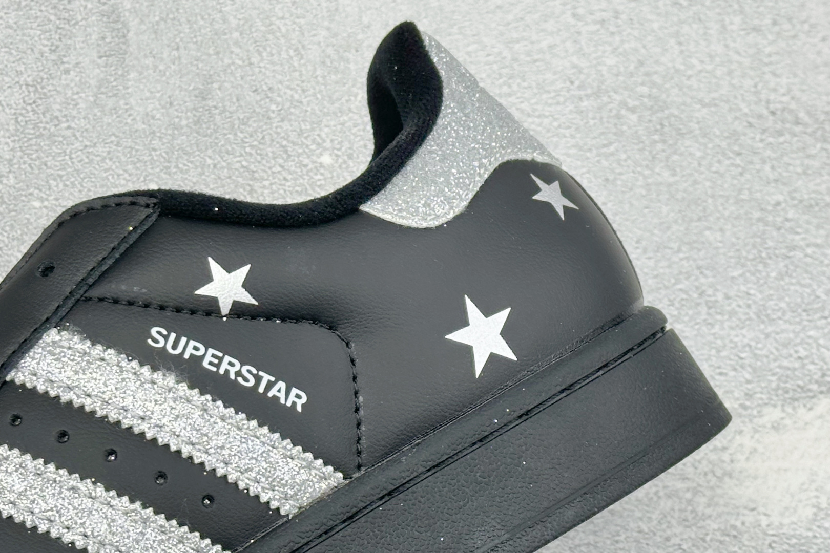 Adidas Originals SUPERSTAR W 贝壳头系列 三叶草低帮经典百搭休闲运动板鞋 货号：JH9977