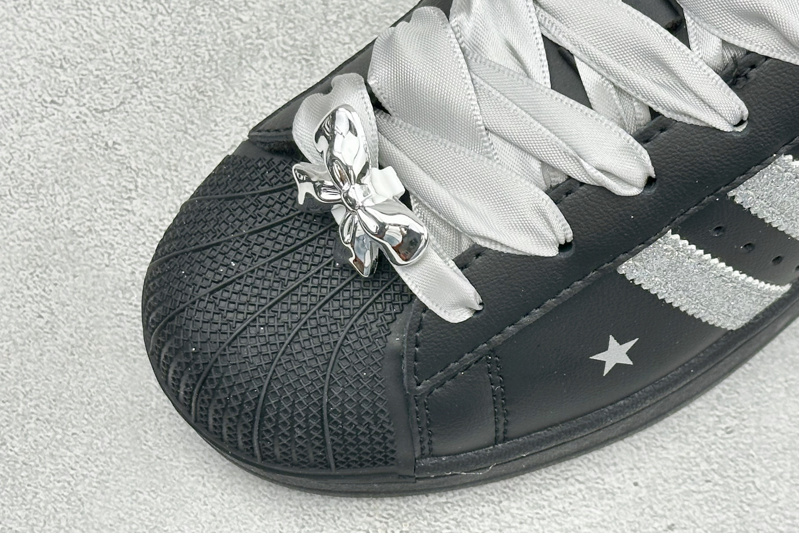 Adidas Originals SUPERSTAR W 贝壳头系列 三叶草低帮经典百搭休闲运动板鞋 货号：JH9977