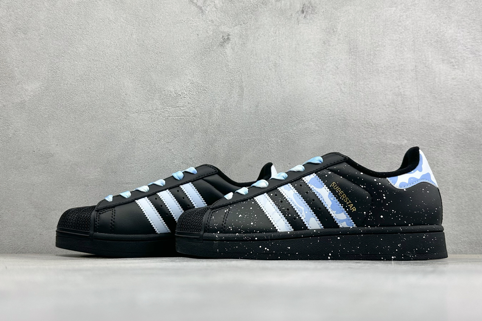 Adidas Originals SUPERSTAR W 贝壳头系列 三叶草低帮经典百搭休闲运动板鞋 货号：JI0079