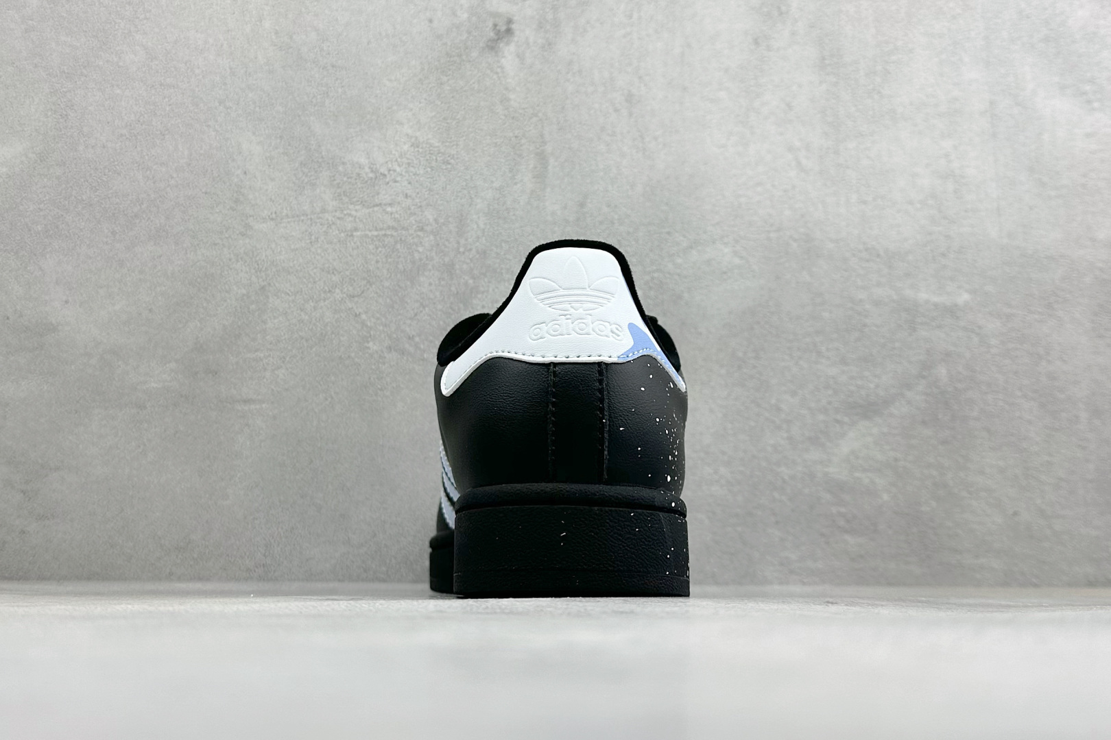 Adidas Originals SUPERSTAR W 贝壳头系列 三叶草低帮经典百搭休闲运动板鞋 货号：JI0079