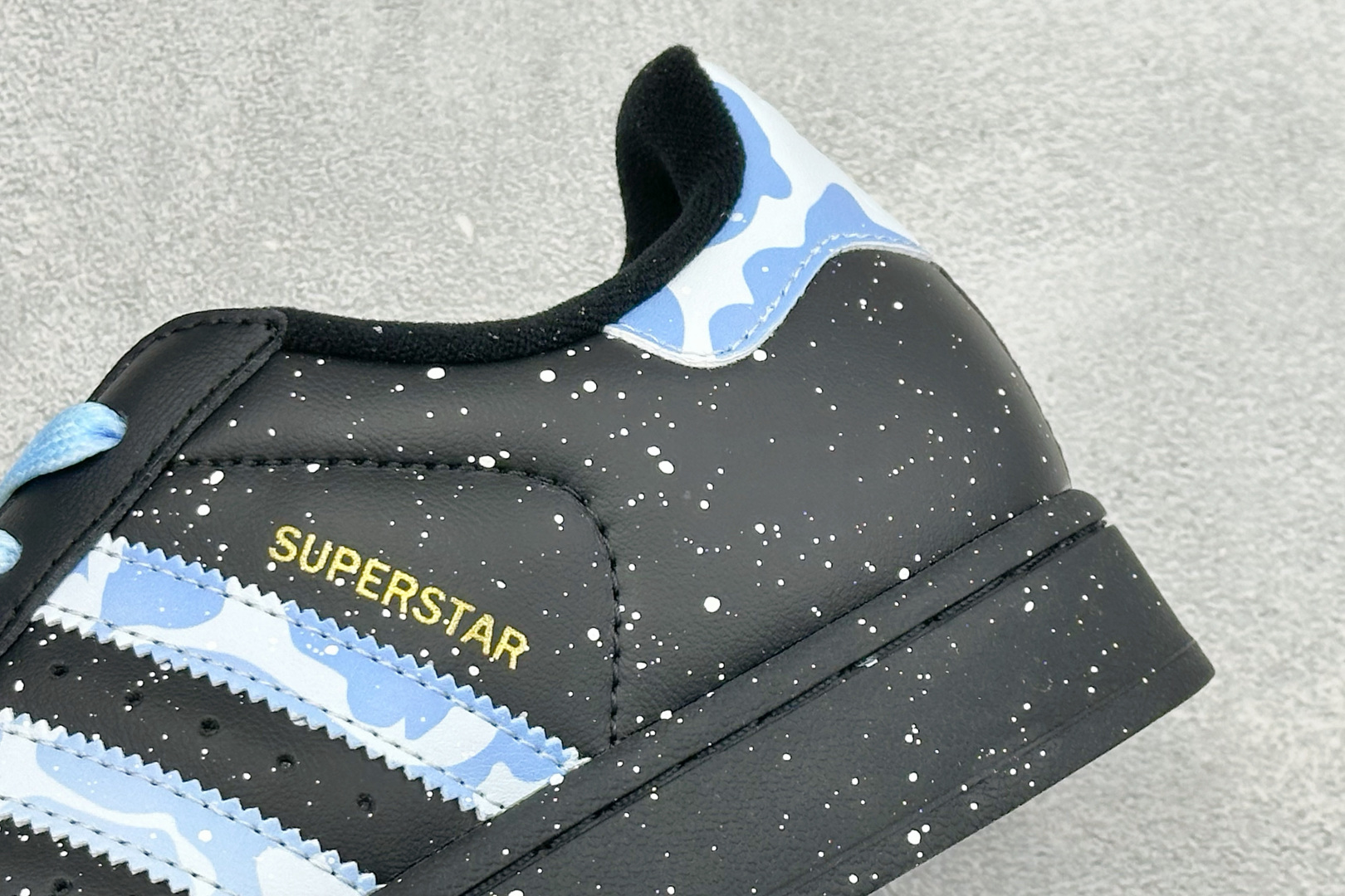 Adidas Originals SUPERSTAR W 贝壳头系列 三叶草低帮经典百搭休闲运动板鞋 货号：JI0079