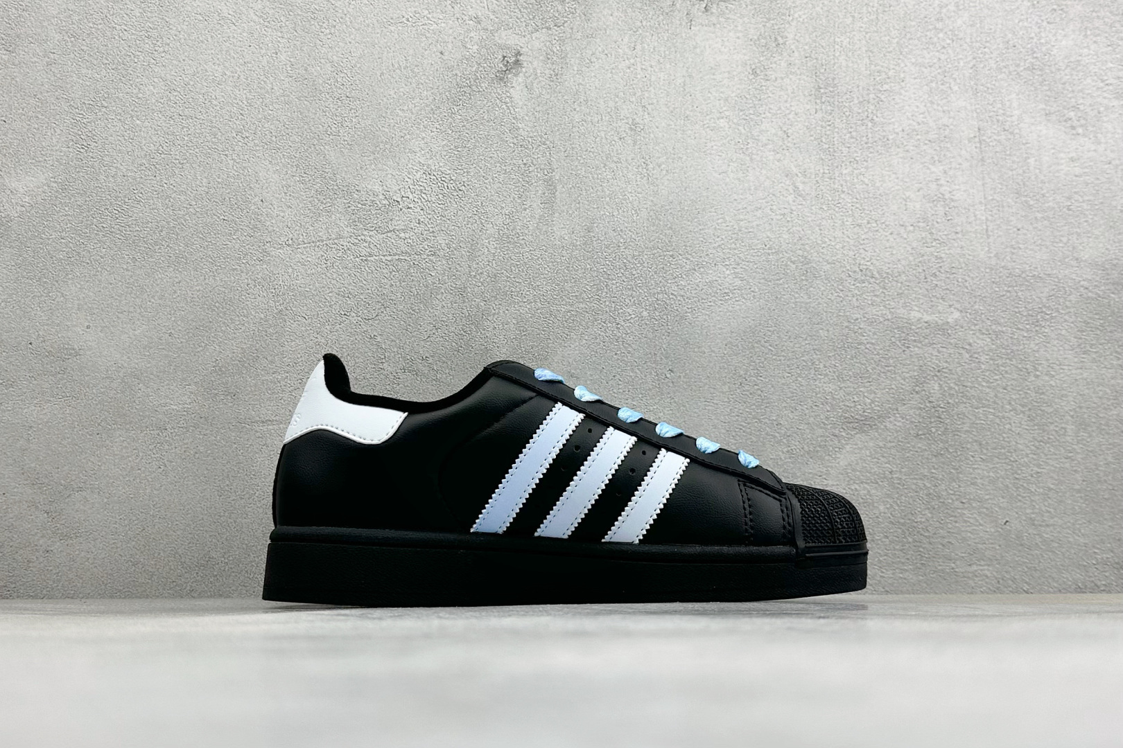 Adidas Originals SUPERSTAR W 贝壳头系列 三叶草低帮经典百搭休闲运动板鞋 货号：JI0079