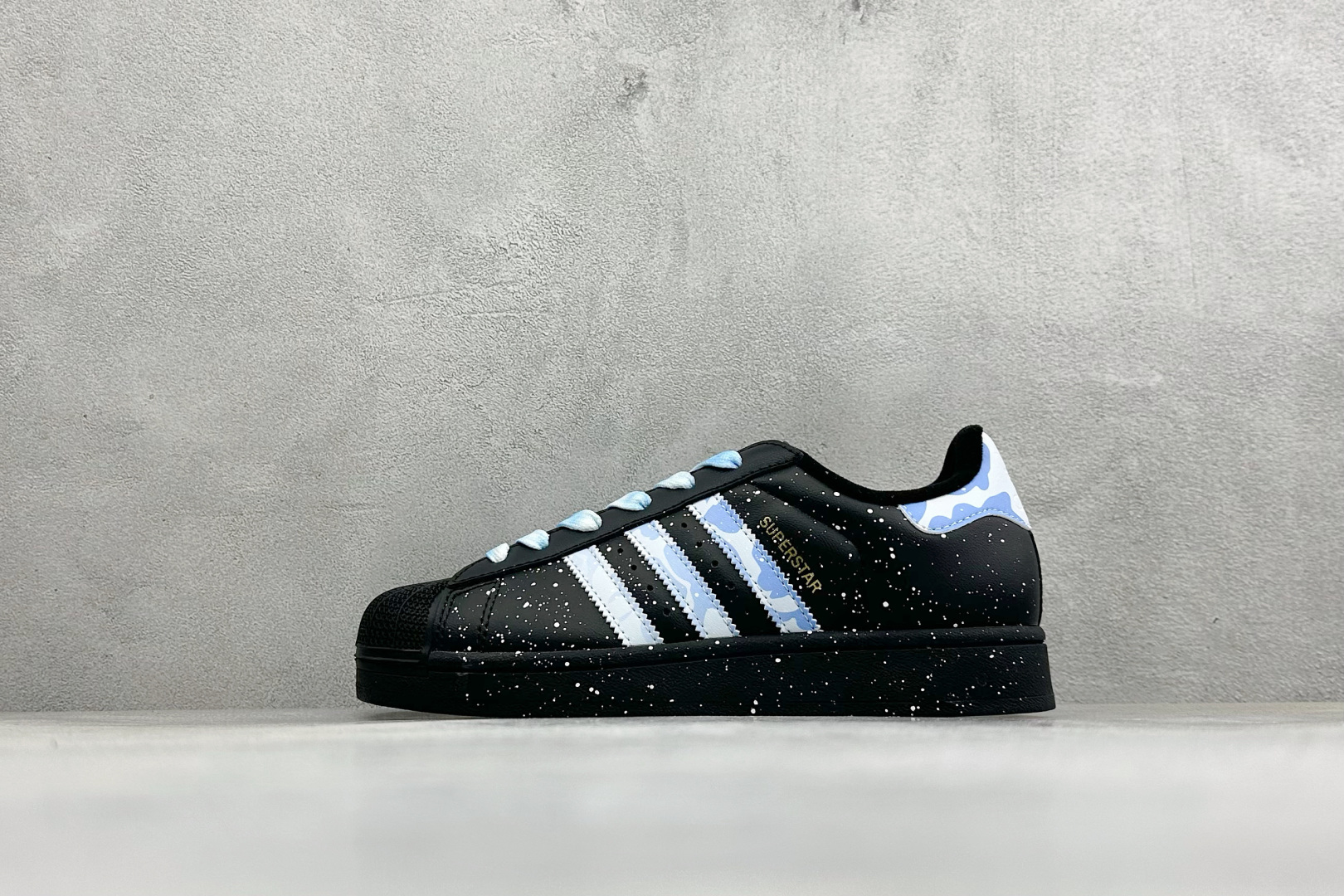 Adidas Originals SUPERSTAR W 贝壳头系列 三叶草低帮经典百搭休闲运动板鞋 货号：JI0079