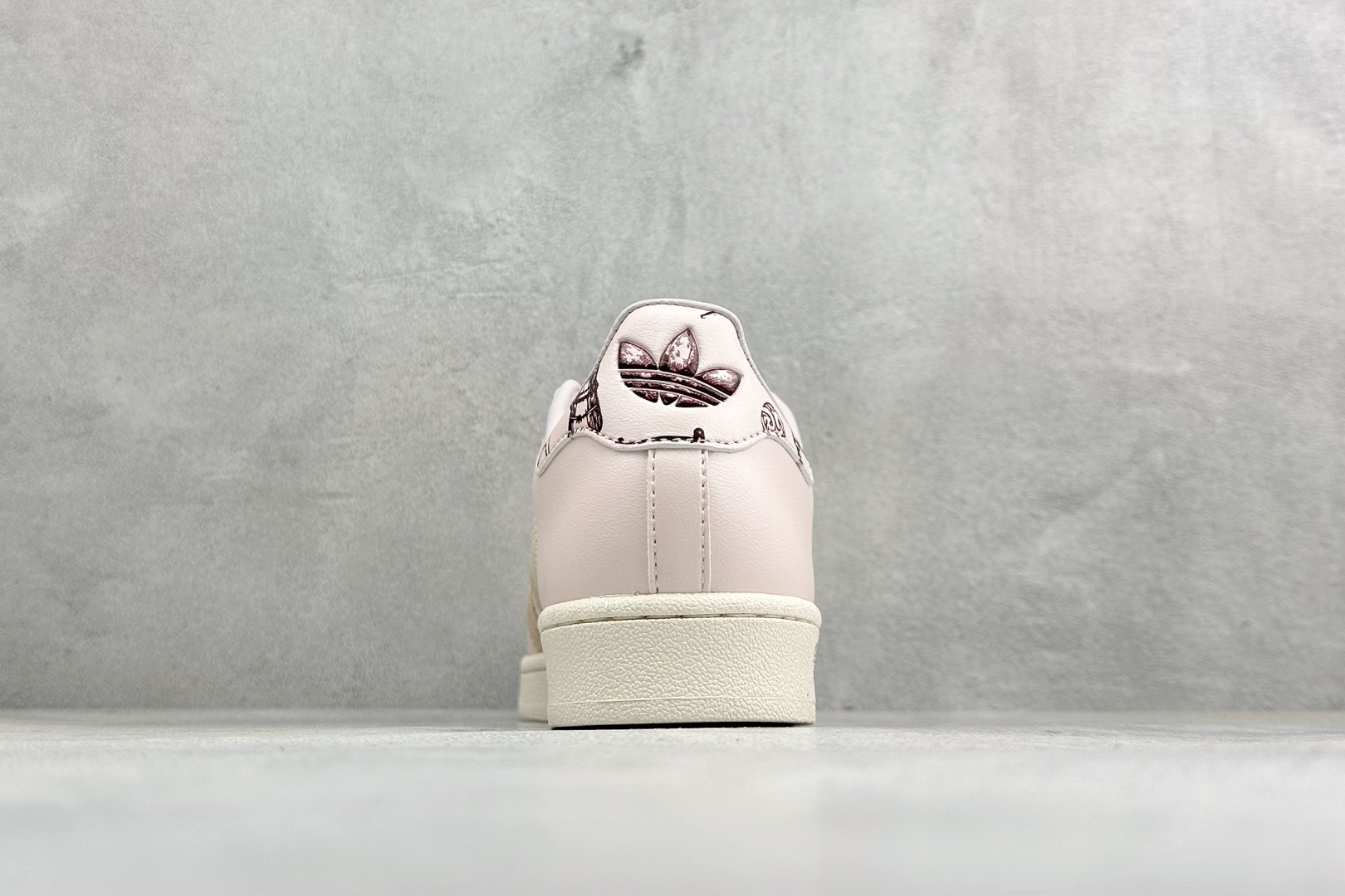 Adidas Originals SUPERSTAR W 贝壳头系列 三叶草低帮经典百搭休闲运动板鞋 货号：LB9744