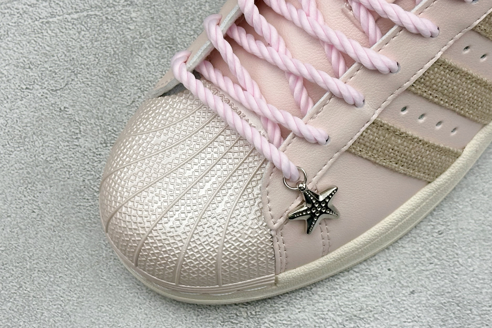 Adidas Originals SUPERSTAR W 贝壳头系列 三叶草低帮经典百搭休闲运动板鞋 货号：LB9744