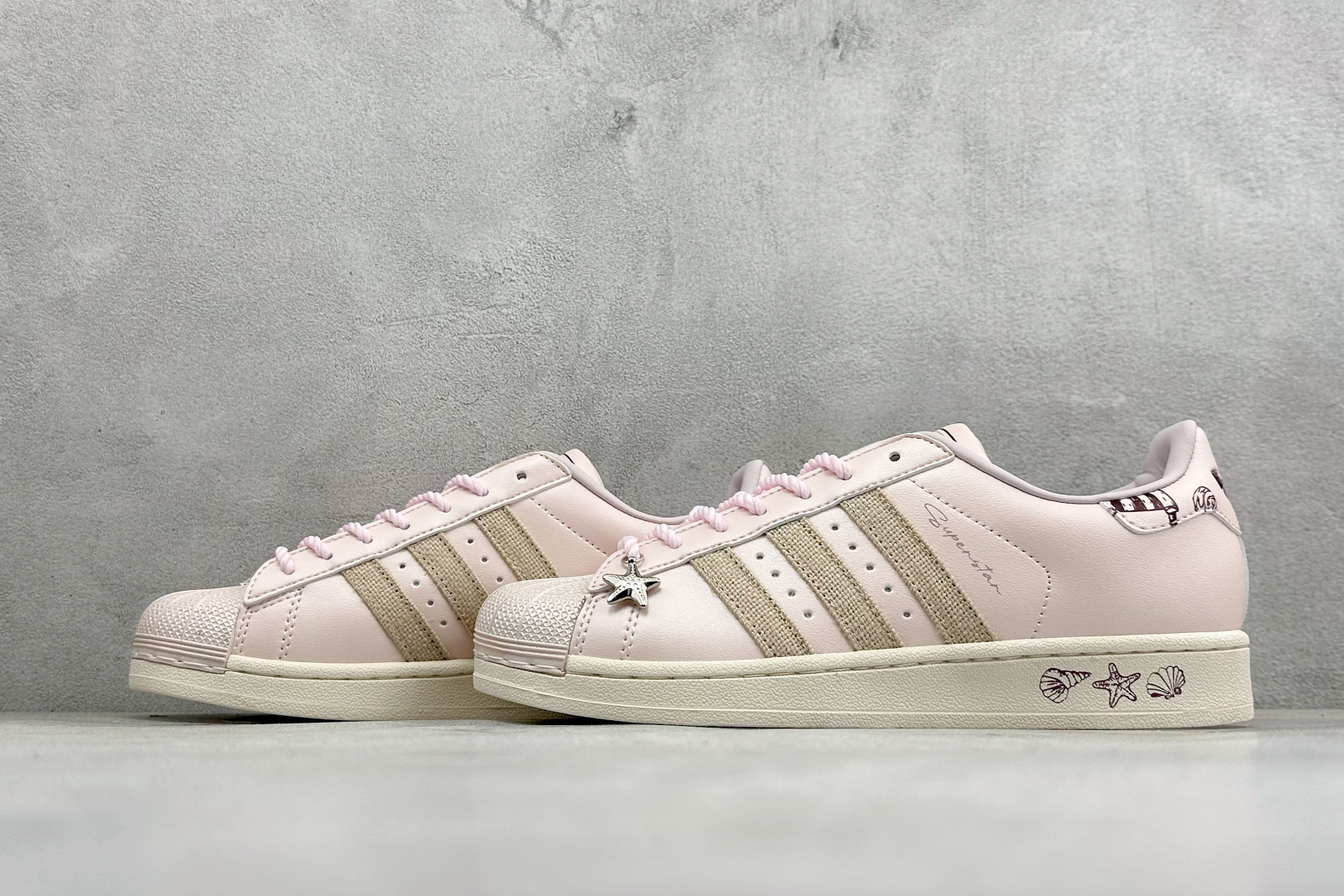 Adidas Originals SUPERSTAR W 贝壳头系列 三叶草低帮经典百搭休闲运动板鞋 货号：LB9744