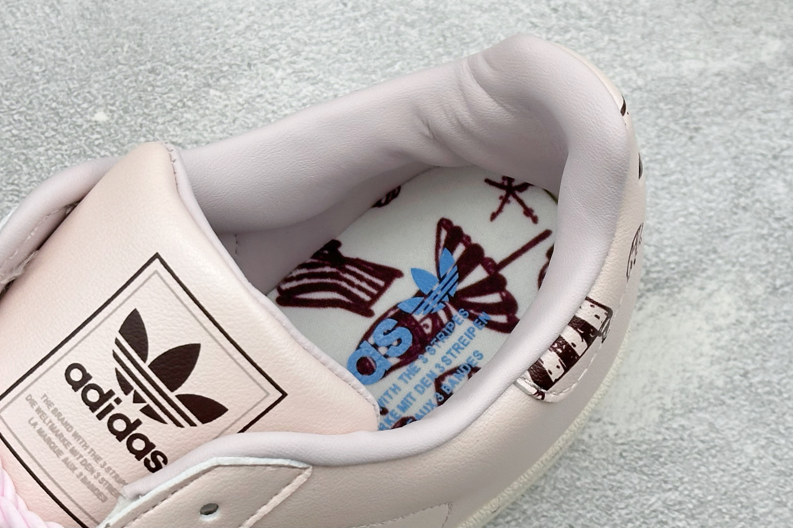 Adidas Originals SUPERSTAR W 贝壳头系列 三叶草低帮经典百搭休闲运动板鞋 货号：LB9744