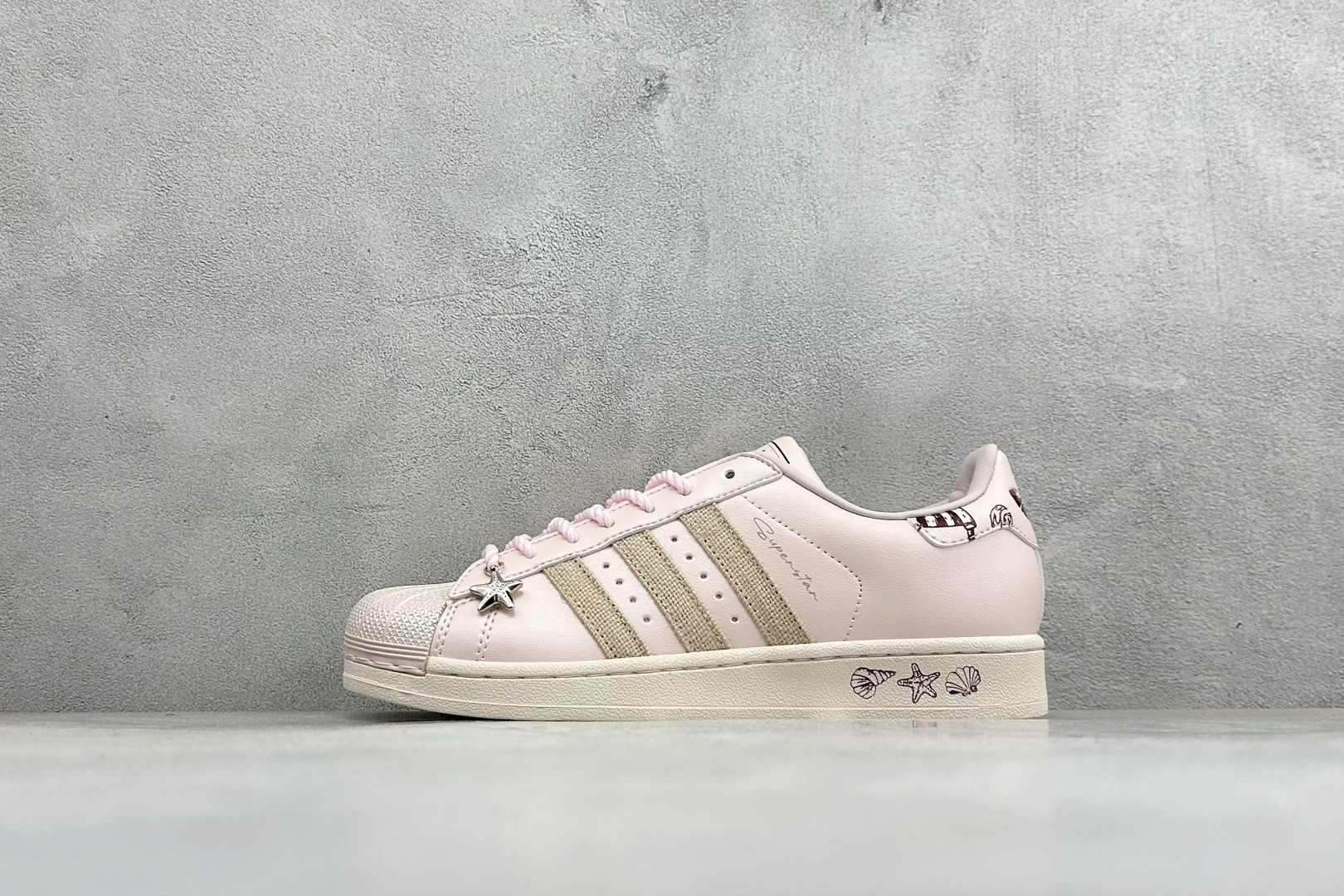 Adidas Originals SUPERSTAR W 贝壳头系列 三叶草低帮经典百搭休闲运动板鞋 货号：LB9744