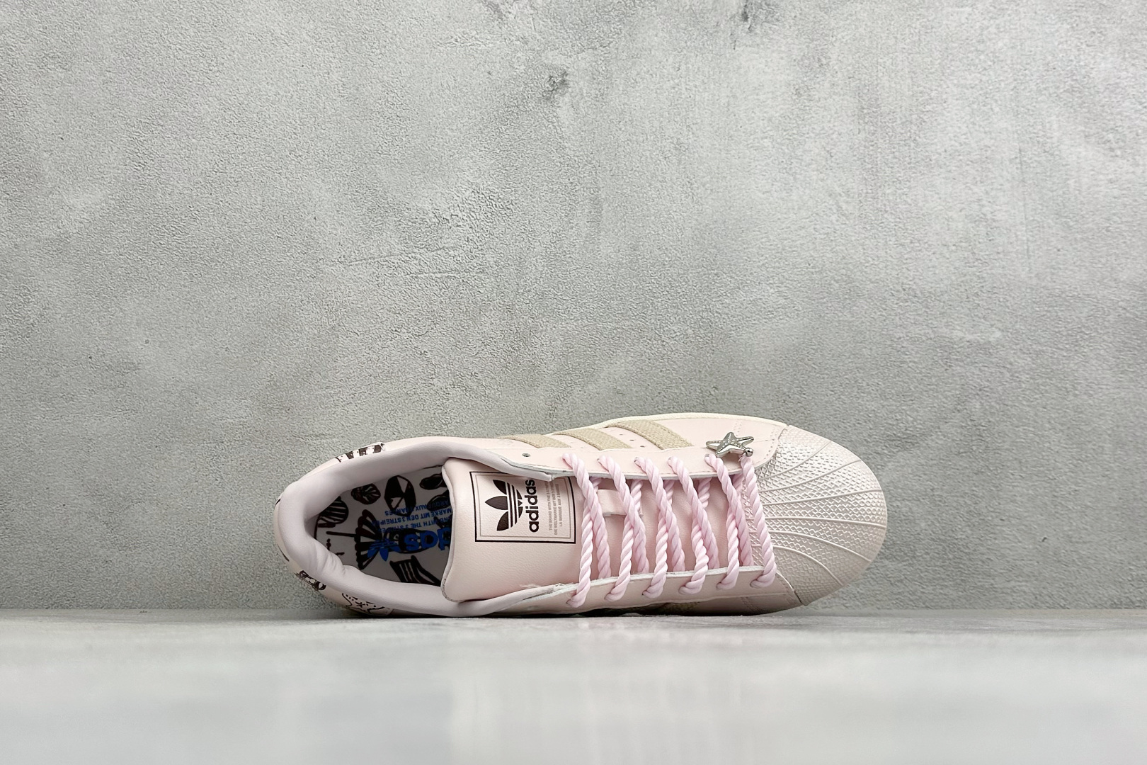 Adidas Originals SUPERSTAR W 贝壳头系列 三叶草低帮经典百搭休闲运动板鞋 货号：LB9744