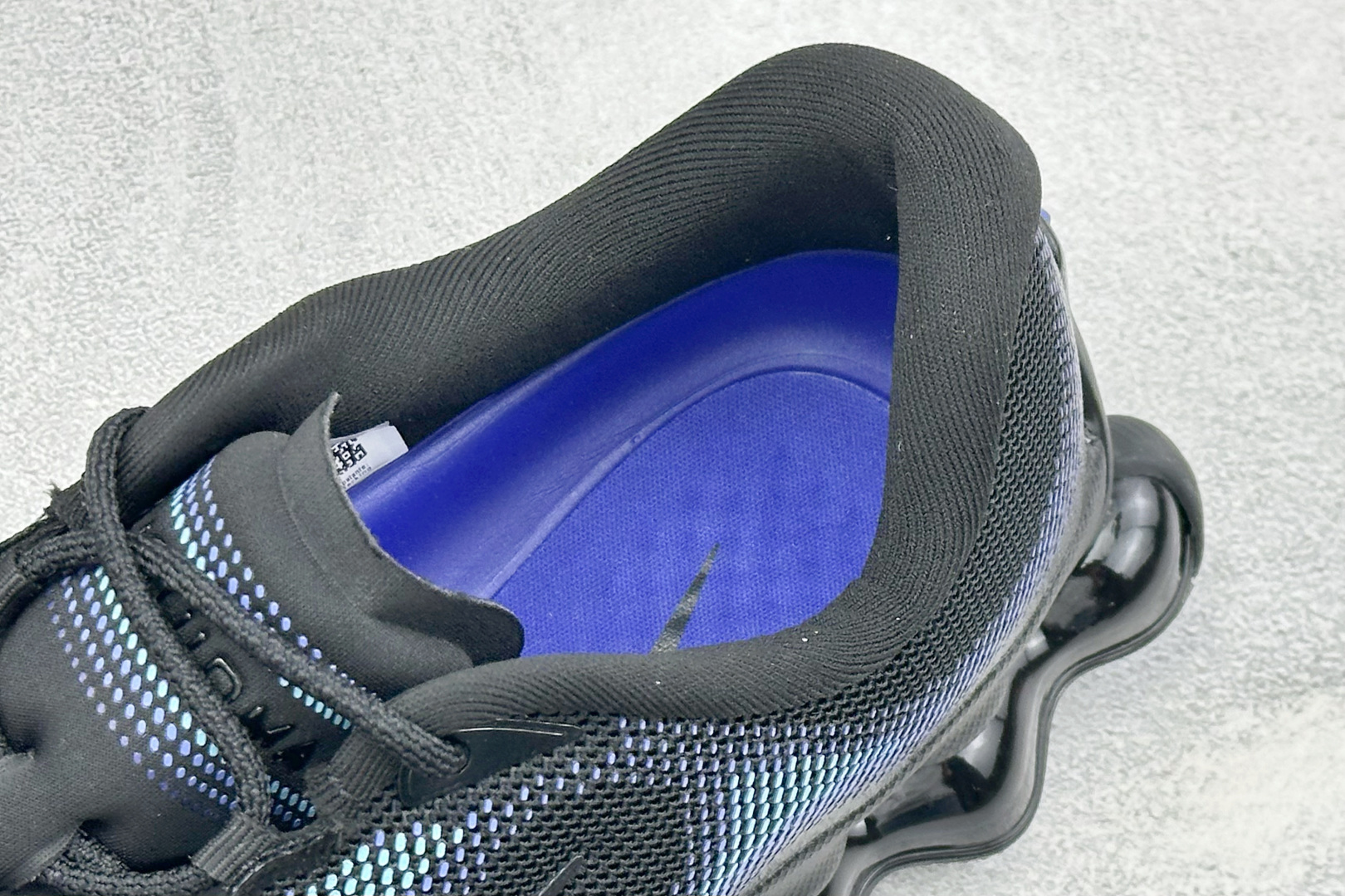 Nike Air Liquid Max 耐克气垫跑步鞋 货号：IQ7634-004 尺码：40-46 