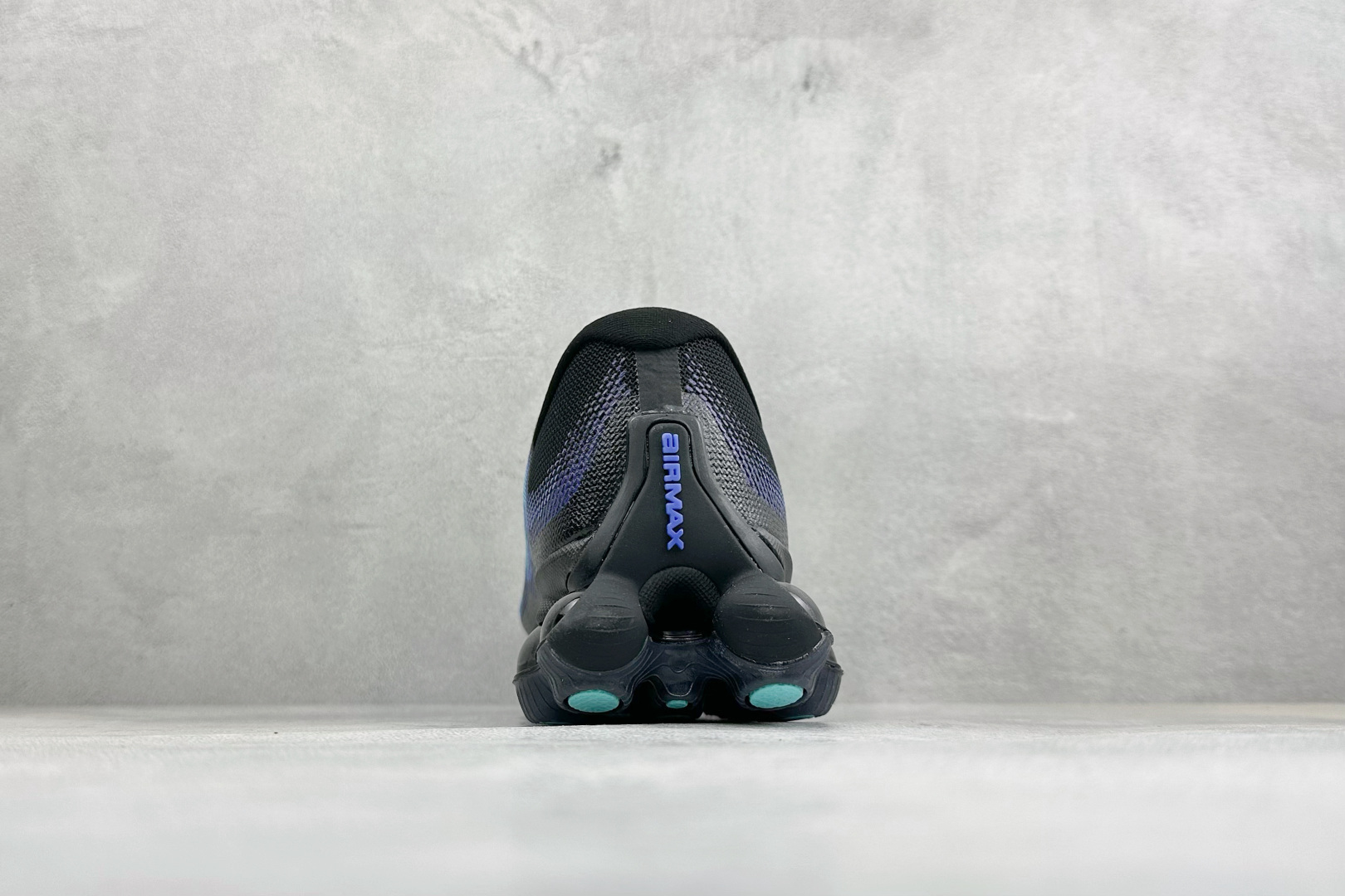 Nike Air Liquid Max 耐克气垫跑步鞋 货号：IQ7634-004 尺码：40-46 