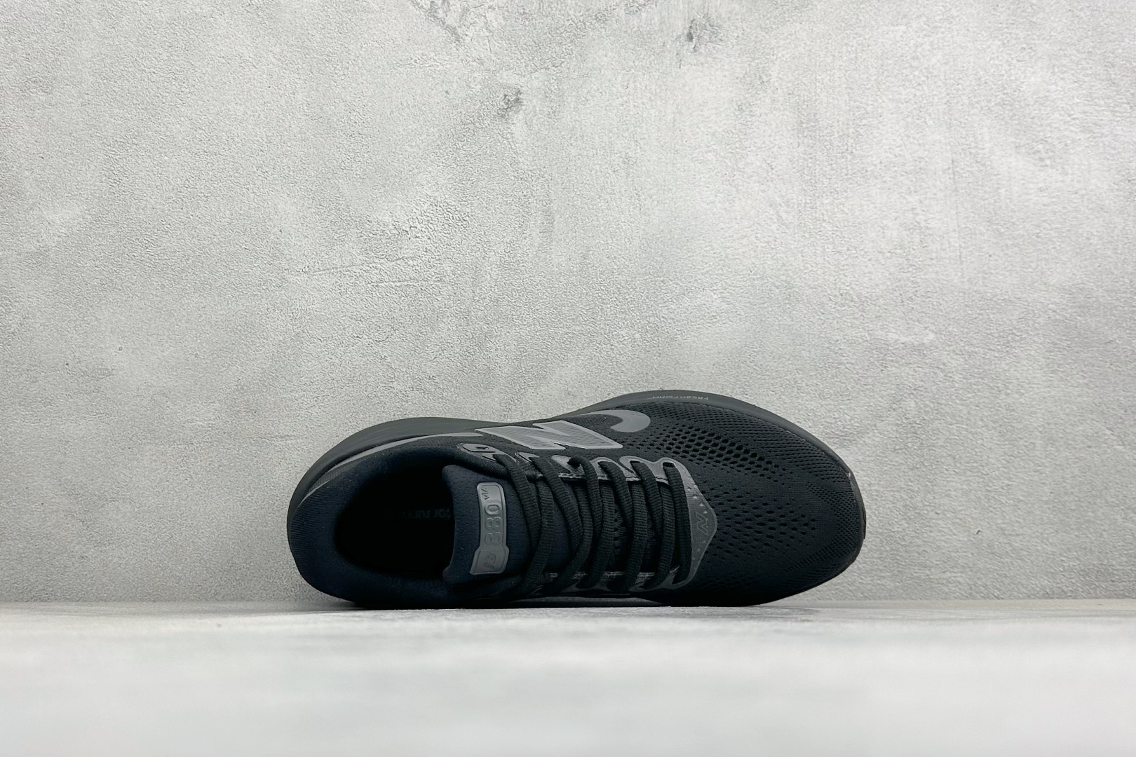 新百伦New Balance Fresh FoamXNB880 柔软舒适防滑耐磨低帮休闲跑步鞋 货号：M880B16 尺