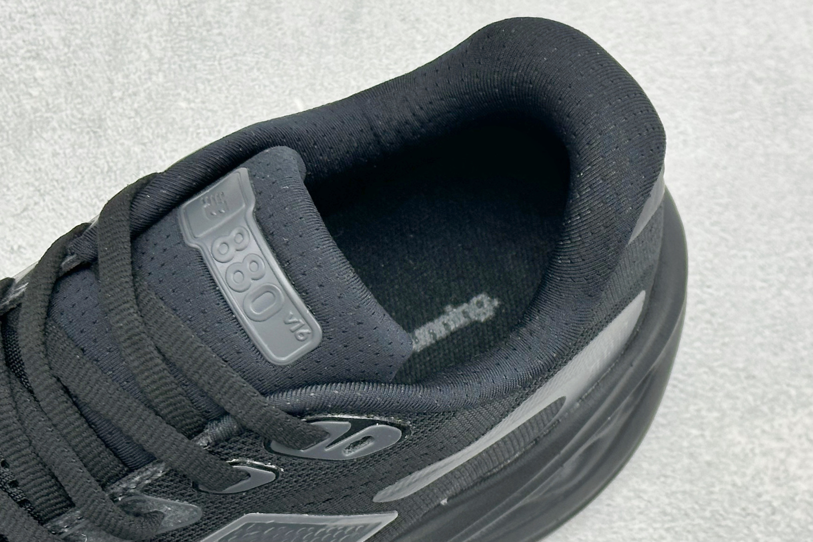 新百伦New Balance Fresh FoamXNB880 柔软舒适防滑耐磨低帮休闲跑步鞋 货号：M880B16 尺
