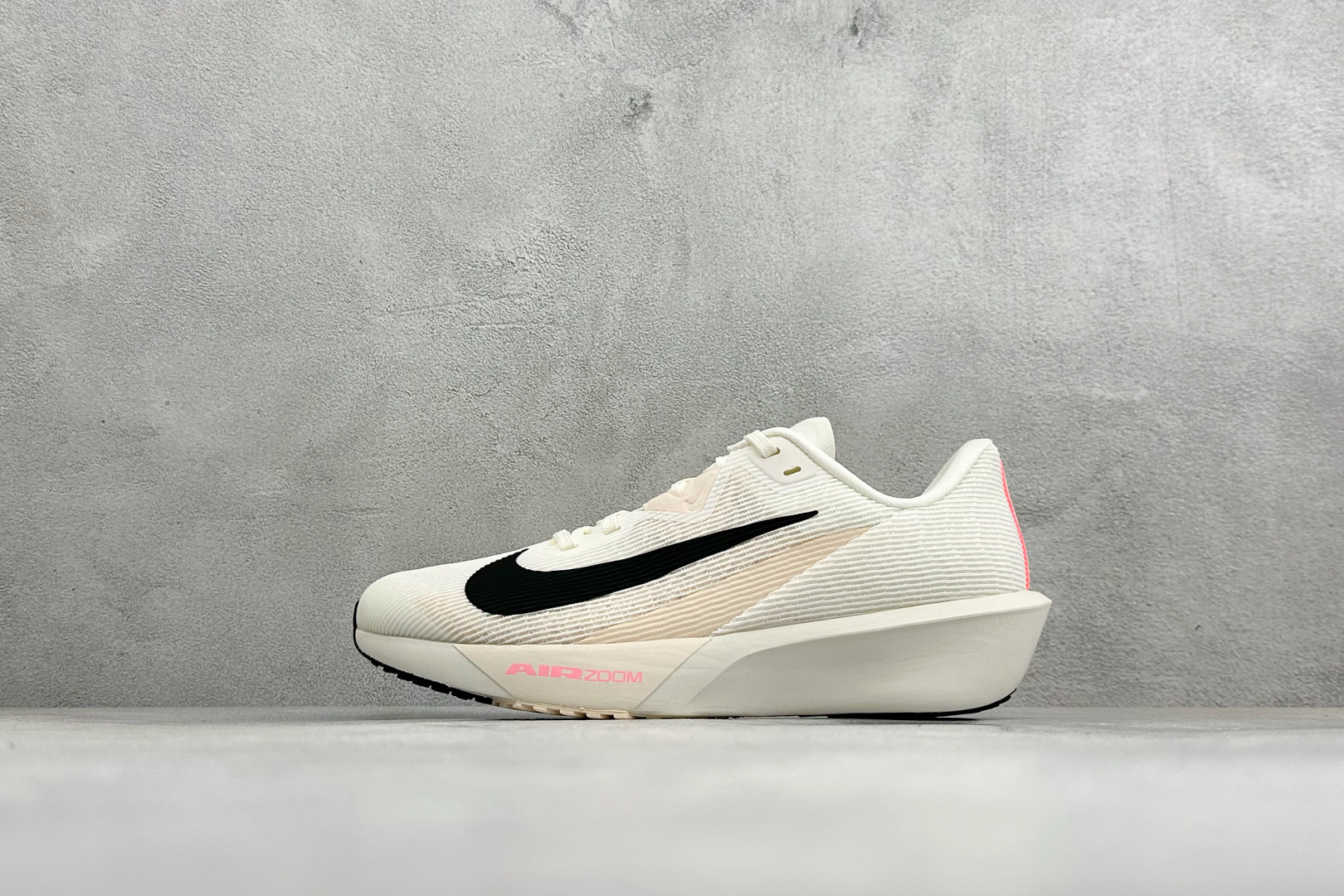 福利特价 Nk Zoom Rival Fly 4 耐克超弹轻盈跑步鞋 #鞋款搭载 Flyknit 材料 打造出众弹性 易