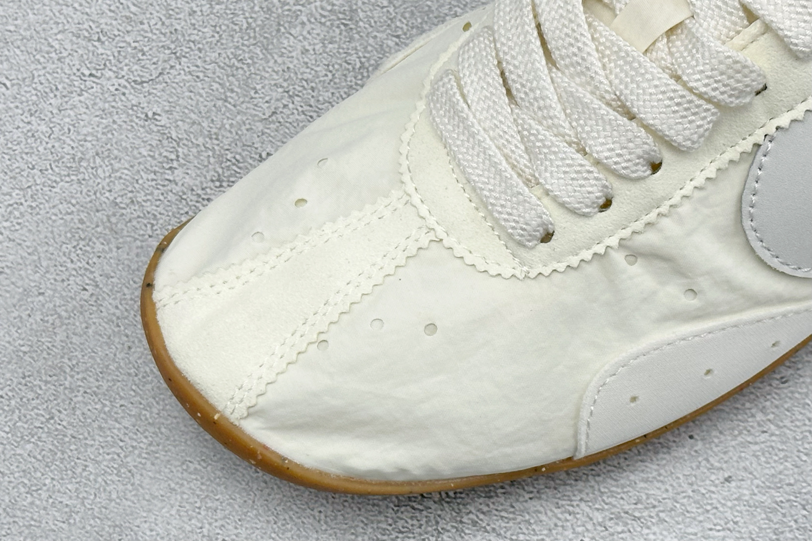 TG版Jacquemus x Nike Moon Shoe SP 网红薄底低帮生活休闲鞋 #鞋面采用柔软的尼龙材质与麂皮