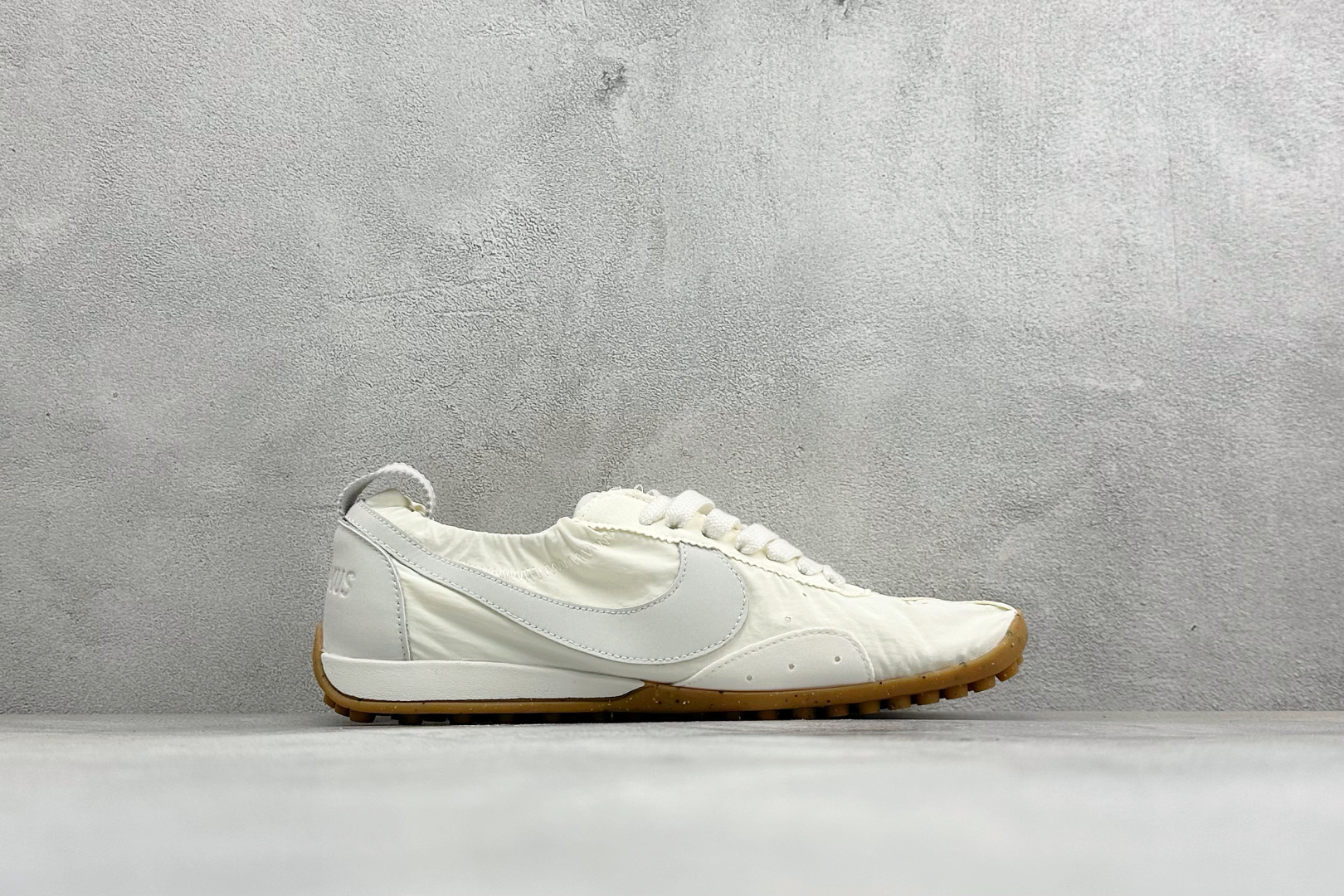 TG版Jacquemus x Nike Moon Shoe SP 网红薄底低帮生活休闲鞋 #鞋面采用柔软的尼龙材质与麂皮